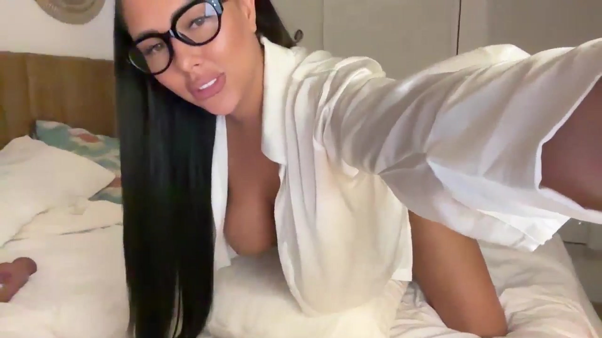 Gallery image thumbnail from Sweetylinaa's myfreecams stream on, 11/05/2025, 22:08 image 2 of 20