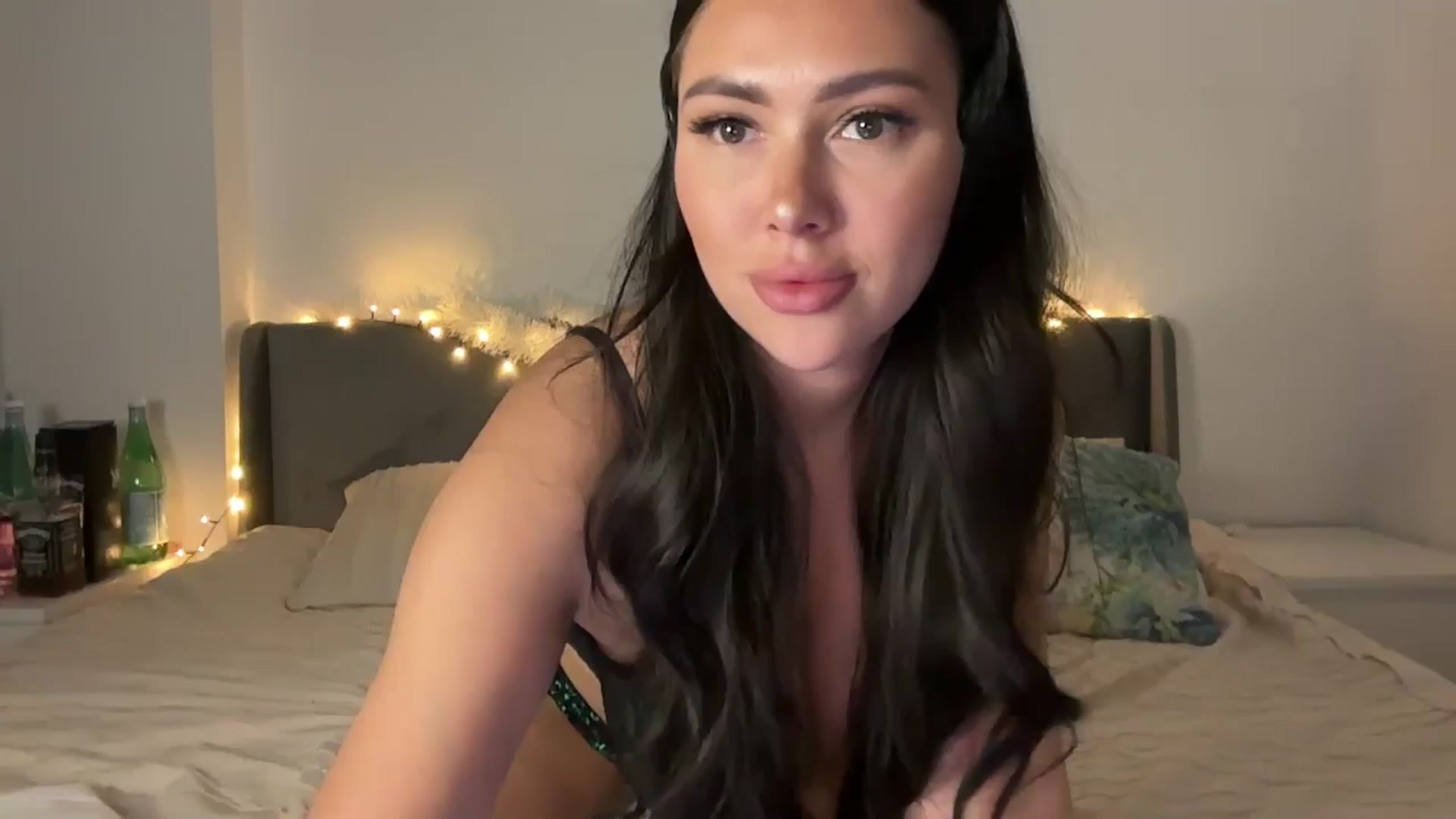 Gallery image thumbnail from Sweetylinaa's myfreecams stream on, 12/30/2025, 18:04 image 1 of 20