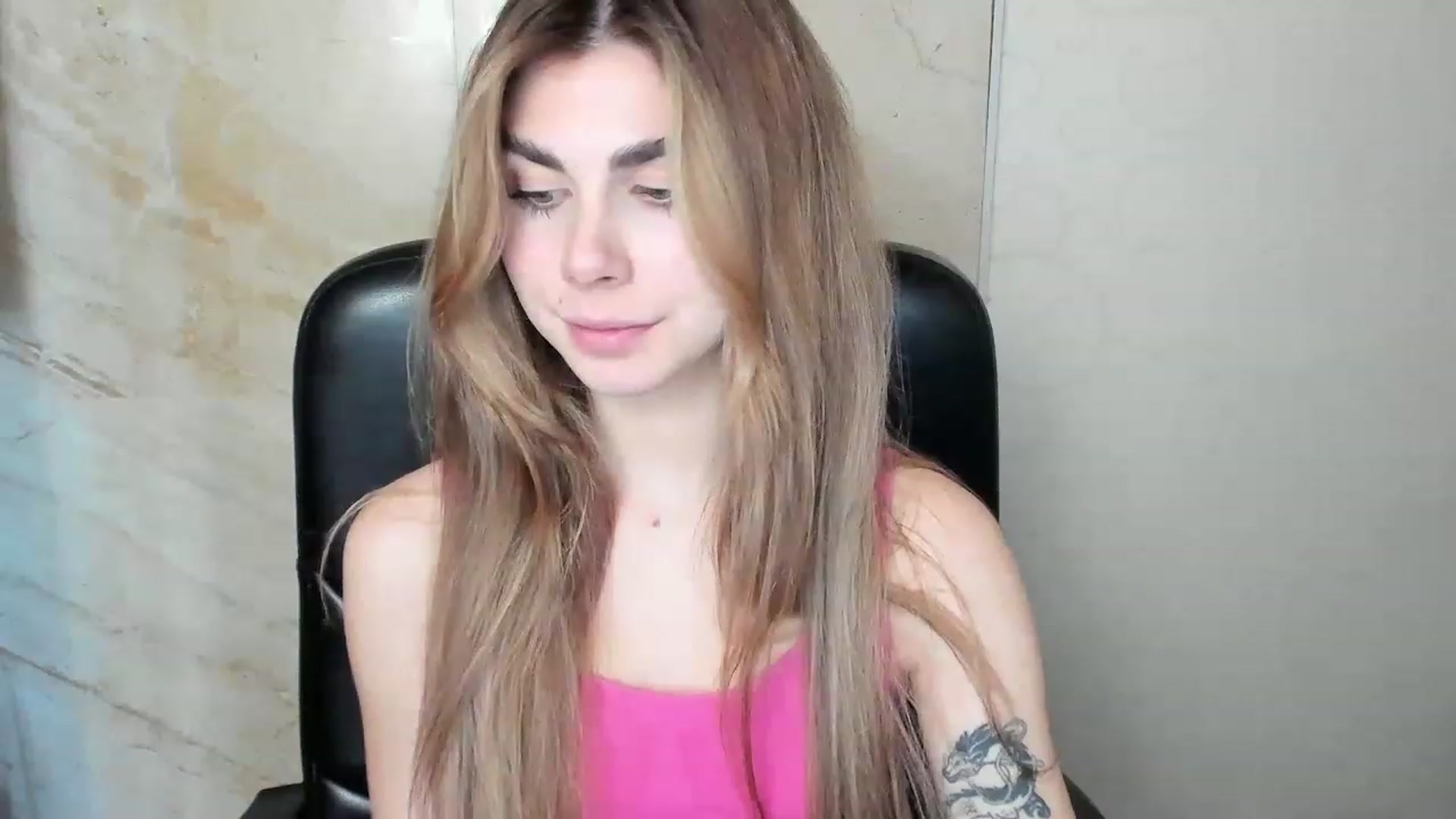 Gallery image thumbnail from SwetChloe's myfreecams stream on, 11/29/2022, 10:26 image 7 of 20