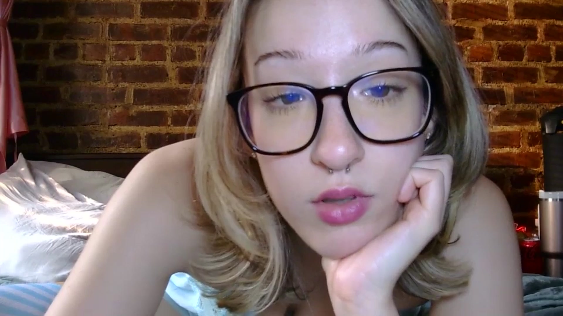 Gallery image thumbnail from SwitchyBunnie's myfreecams stream on, 06/02/2025, 22:51 image 19 of 20