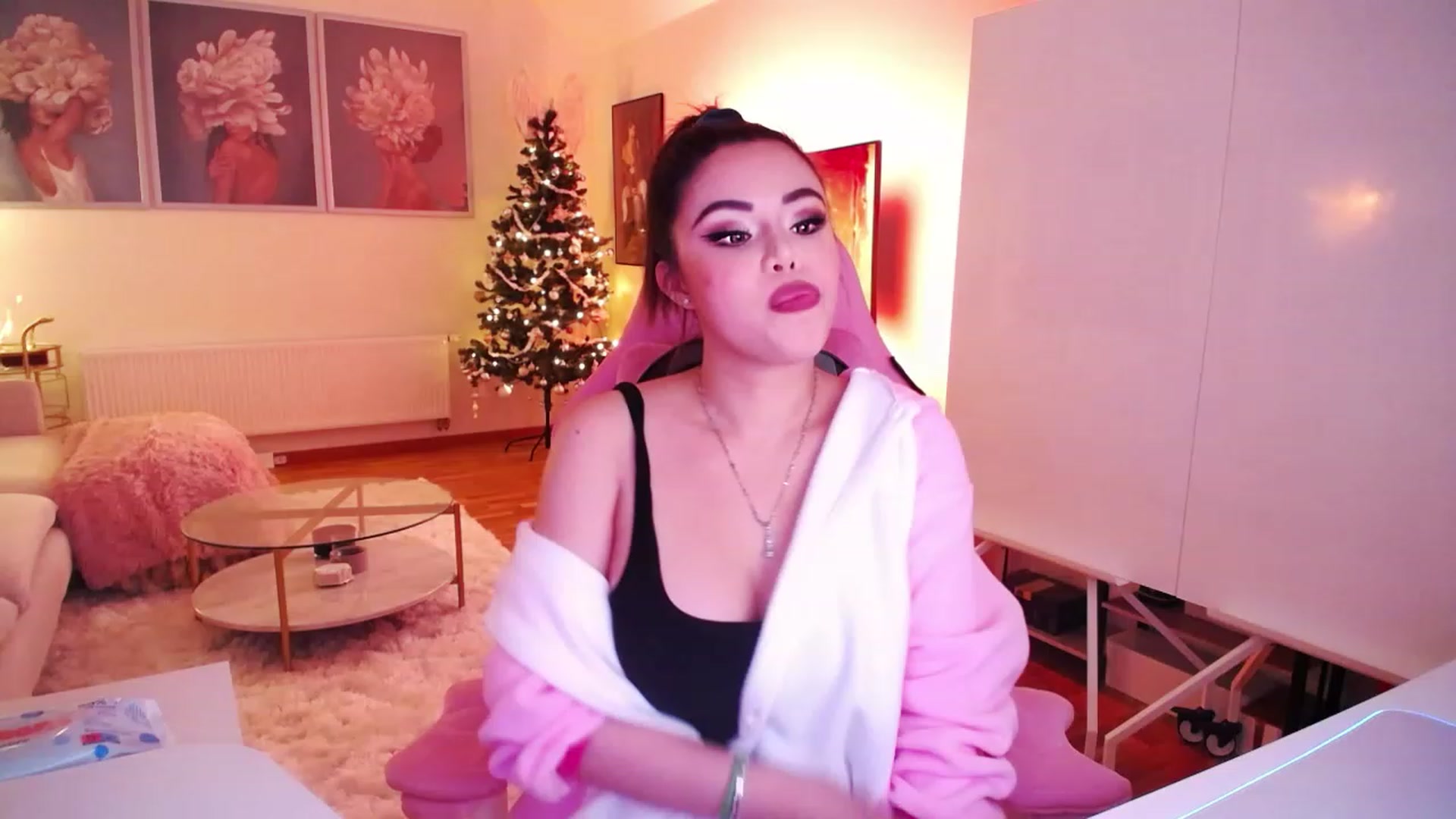Gallery image thumbnail from SwtSunny's myfreecams stream on, 11/19/2022, 04:05 image 12 of 20