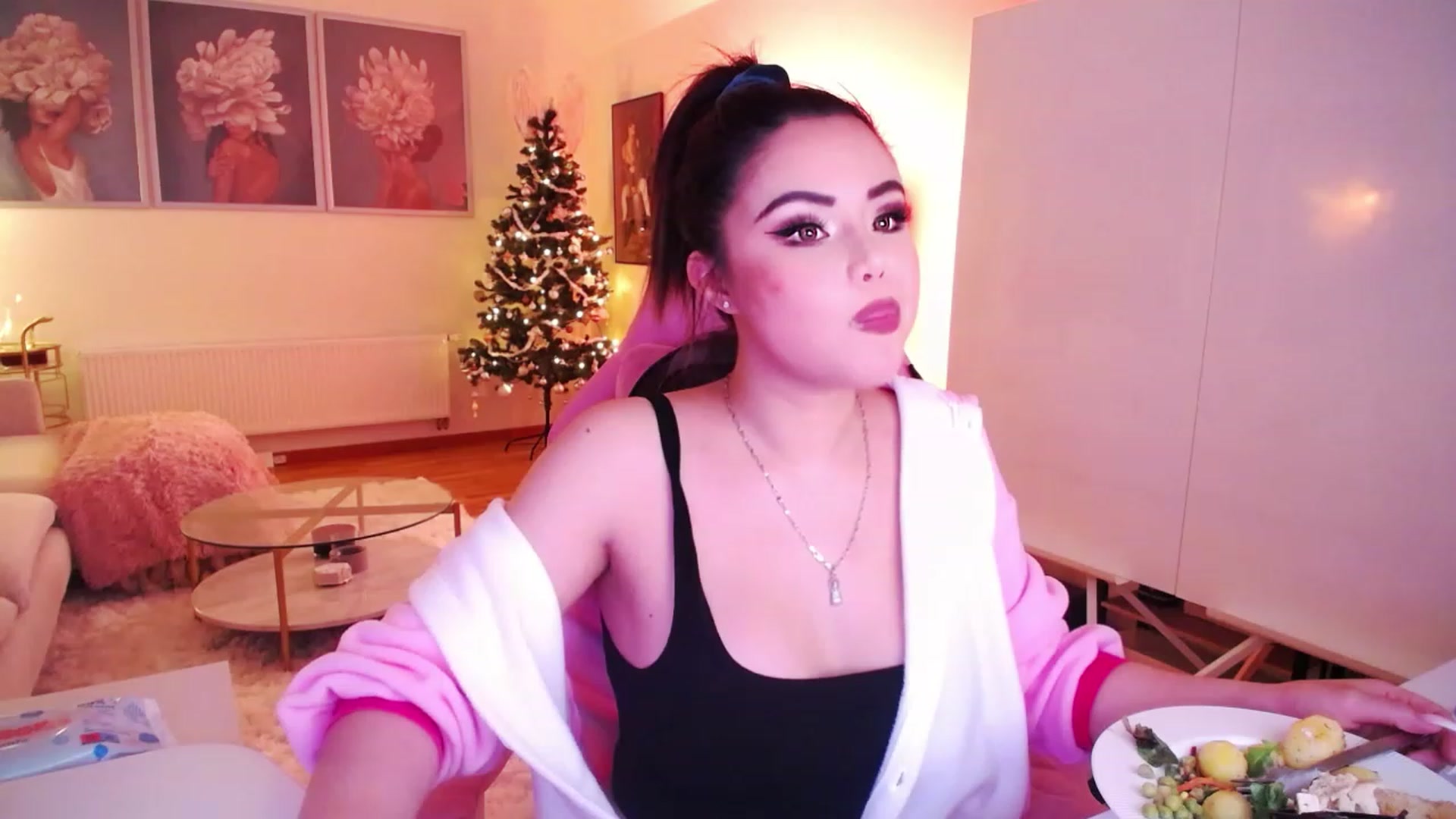 Gallery image thumbnail from SwtSunny's myfreecams stream on, 11/19/2022, 04:05 image 9 of 20