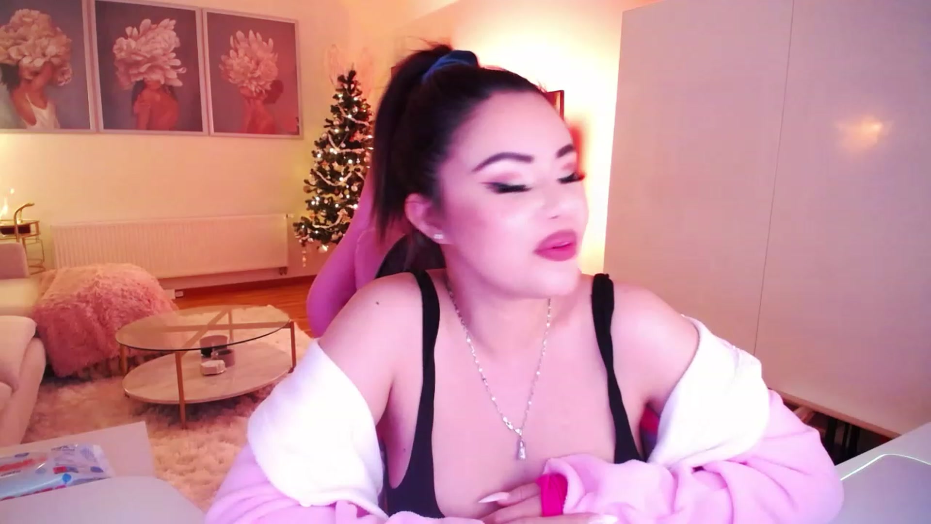 Gallery image thumbnail from SwtSunny's myfreecams stream on, 11/19/2022, 04:05 image 18 of 20