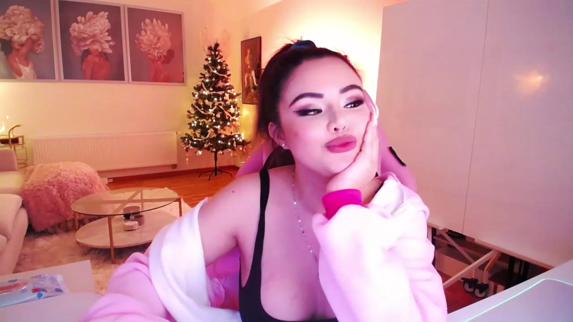 Gallery image thumbnail from SwtSunny's myfreecams stream on, 11/19/2022, 04:05 image 14 of 20