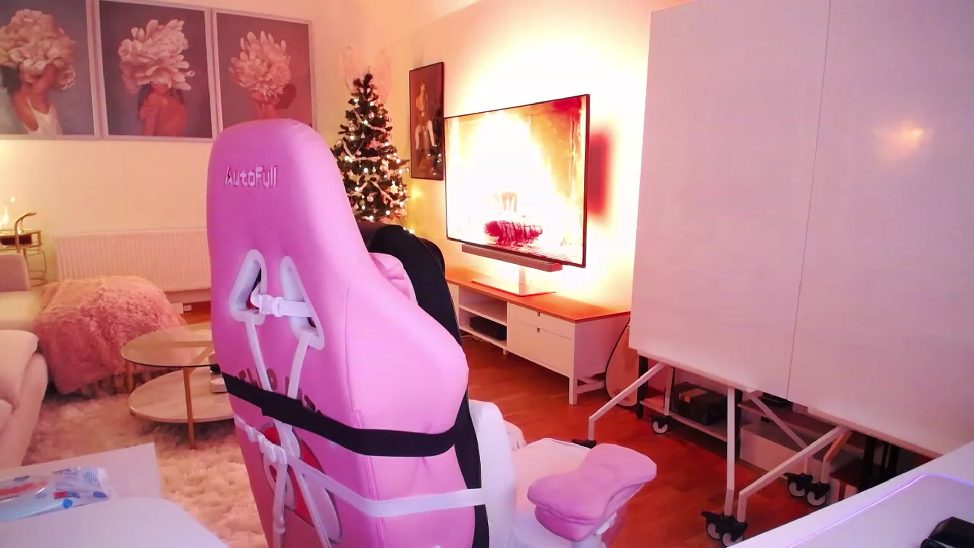 Gallery image thumbnail from SwtSunny's myfreecams stream on, 11/19/2022, 04:05 image 6 of 20