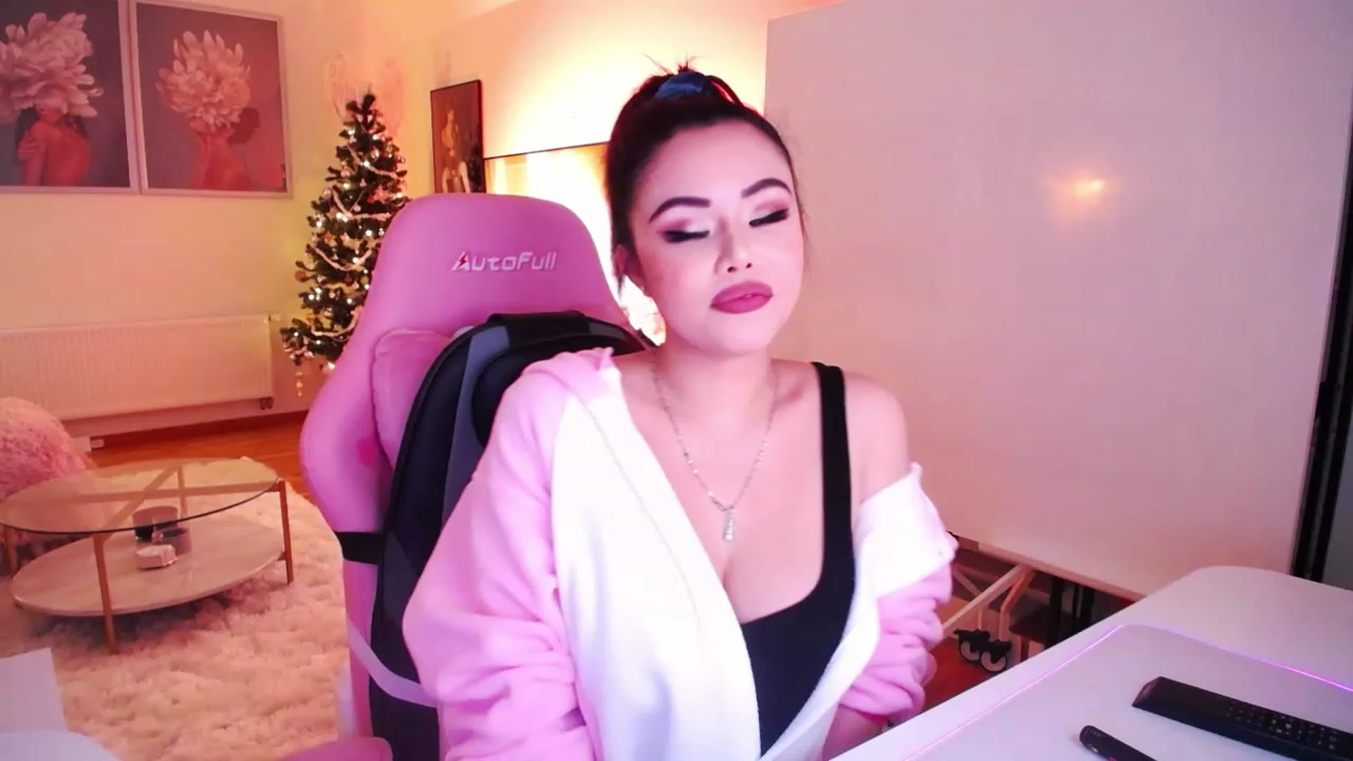 Gallery image thumbnail from SwtSunny's myfreecams stream on, 11/19/2022, 04:05 image 4 of 20