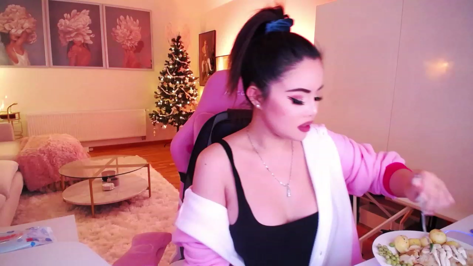 Gallery image thumbnail from SwtSunny's myfreecams stream on, 11/19/2022, 04:05 image 8 of 20