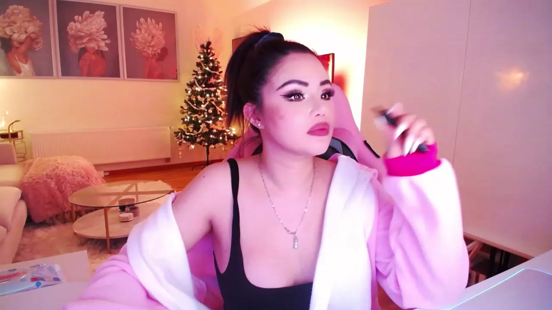 Gallery image thumbnail from SwtSunny's myfreecams stream on, 11/19/2022, 04:05 image 13 of 20