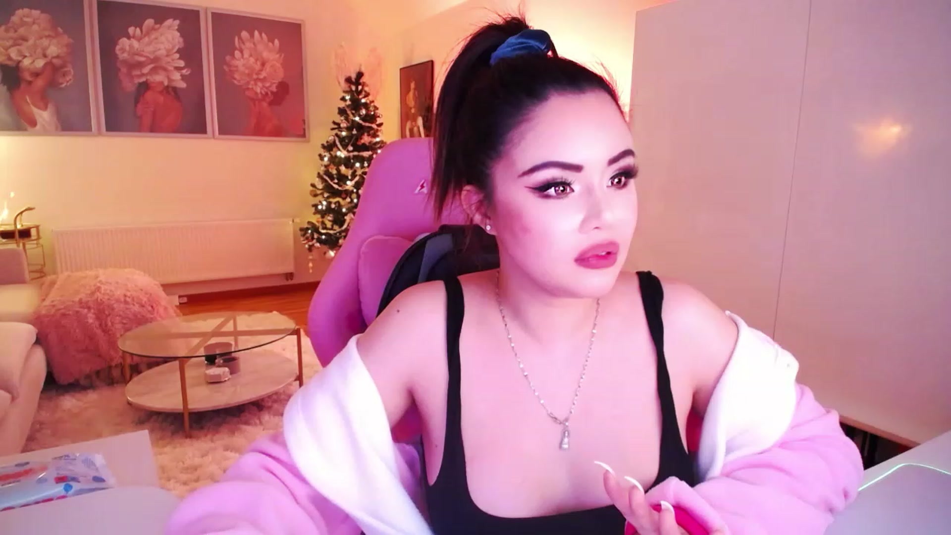 Gallery image thumbnail from SwtSunny's myfreecams stream on, 11/19/2022, 04:05 image 17 of 20