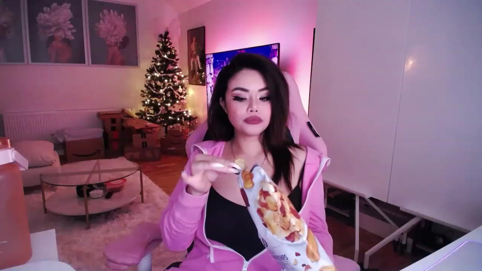 Gallery image thumbnail from SwtSunny's myfreecams stream on, 11/29/2022, 02:37 image 13 of 20