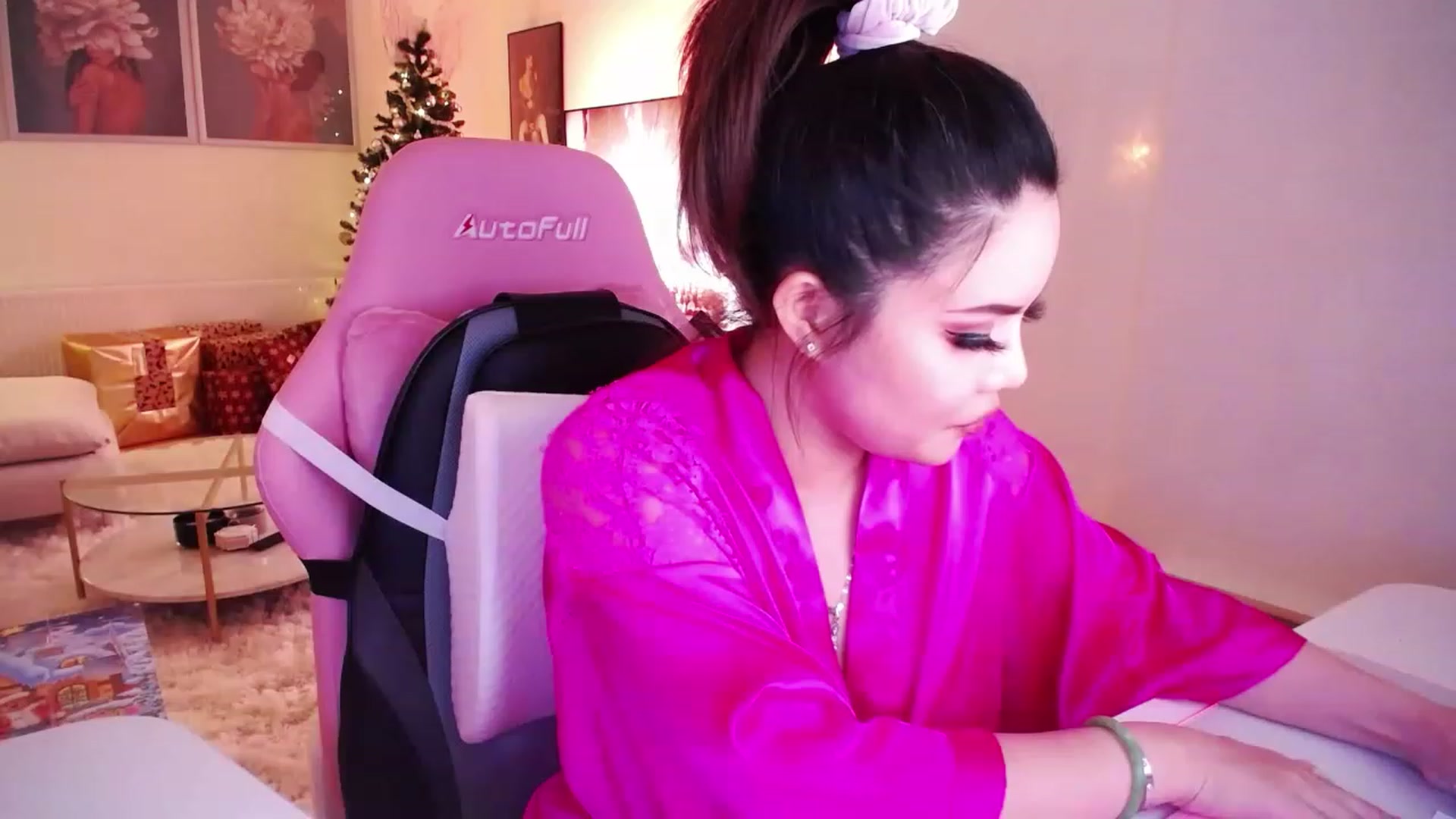 Gallery image thumbnail from SwtSunny's myfreecams stream on, 12/06/2022, 03:15 image 10 of 20