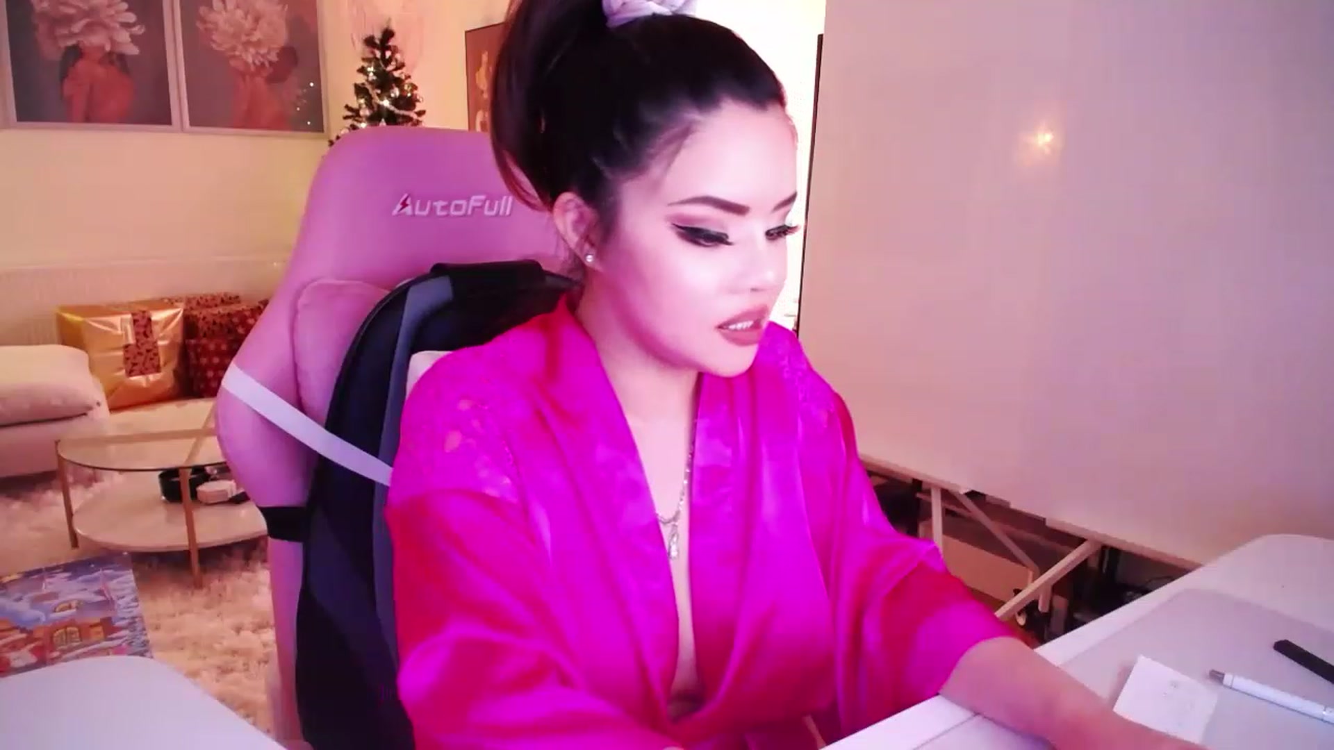 Gallery image thumbnail from SwtSunny's myfreecams stream on, 12/06/2022, 03:15 image 11 of 20