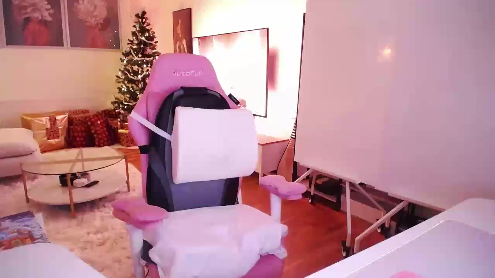Gallery image thumbnail from SwtSunny's myfreecams stream on, 12/06/2022, 03:15 image 2 of 20
