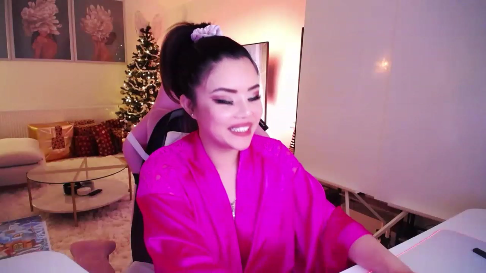 Gallery image thumbnail from SwtSunny's myfreecams stream on, 12/06/2022, 03:15 image 13 of 20