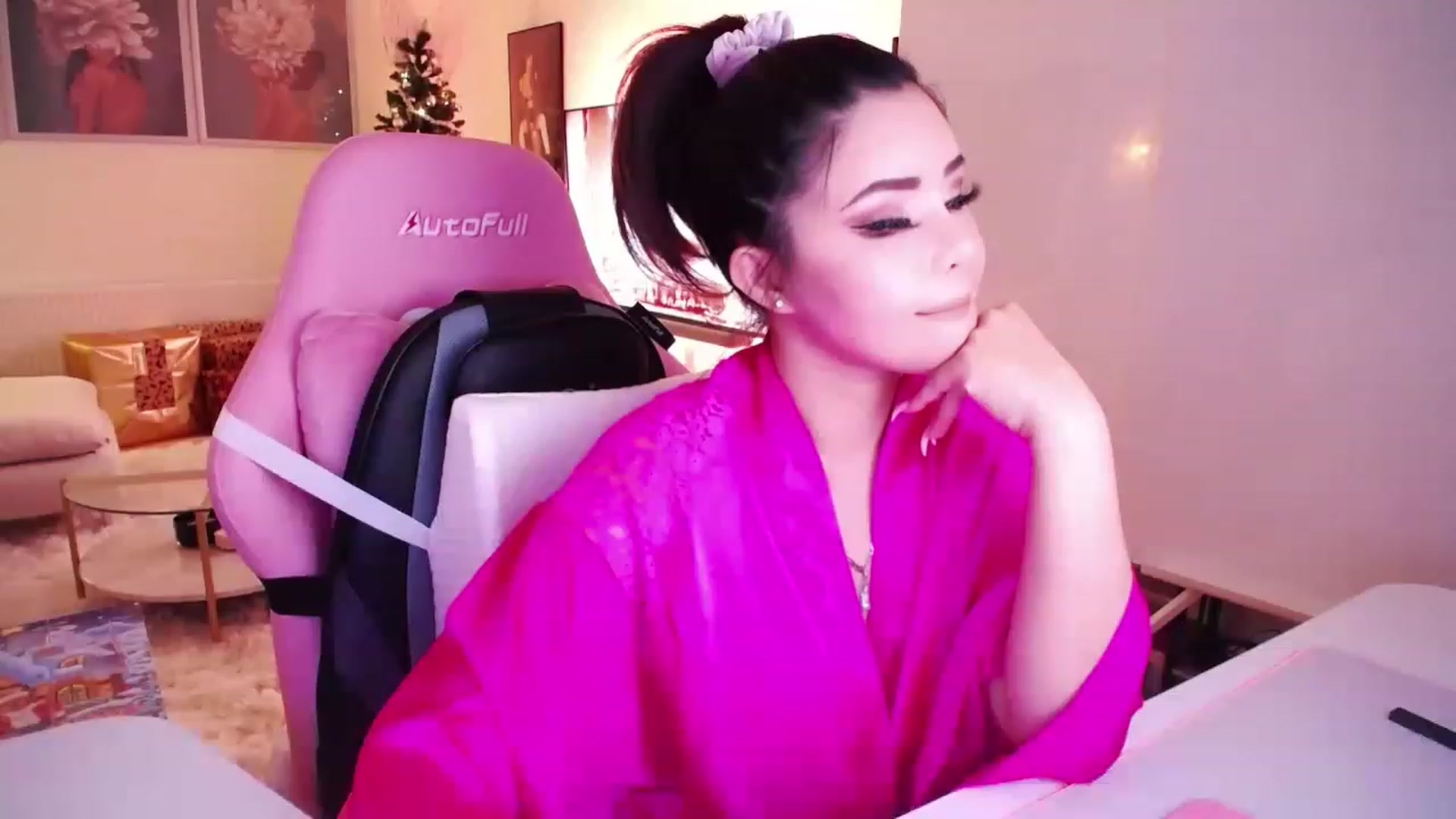 Gallery image thumbnail from SwtSunny's myfreecams stream on, 12/06/2022, 03:15 image 9 of 20