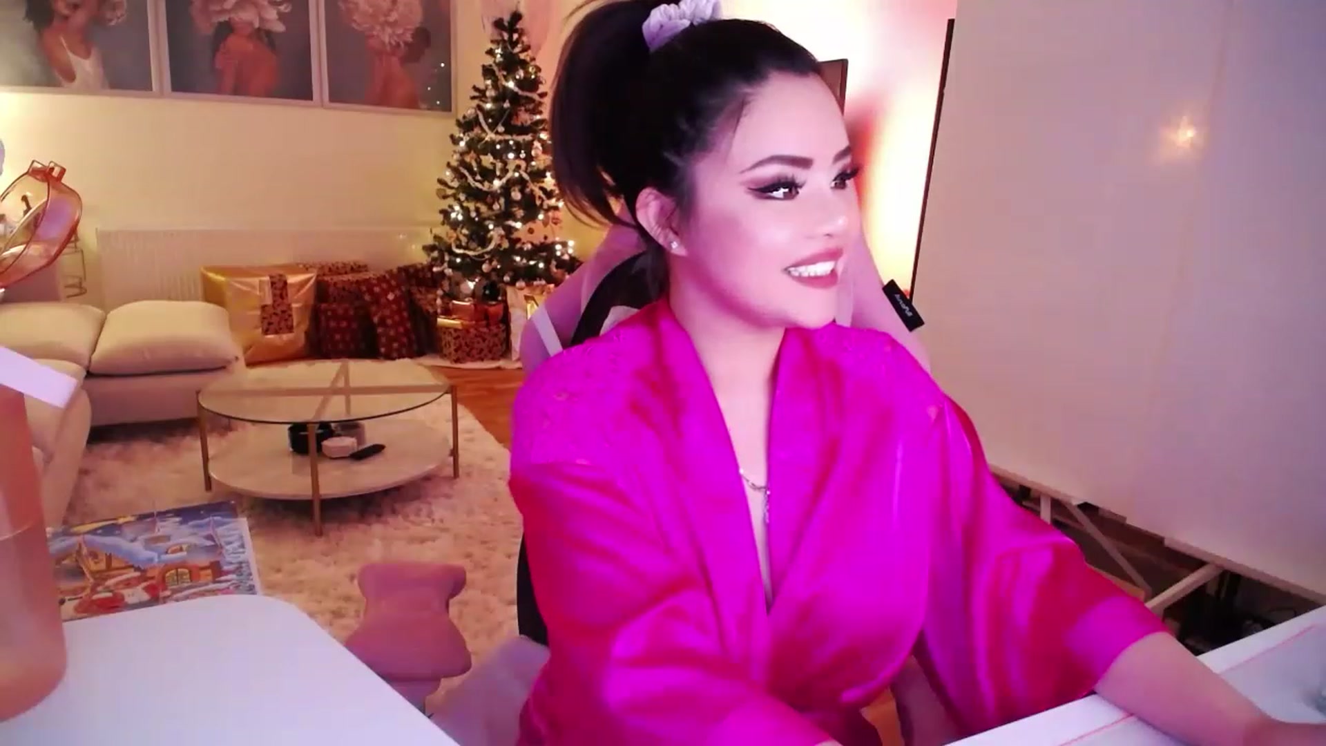 Gallery image thumbnail from SwtSunny's myfreecams stream on, 12/06/2022, 03:15 image 15 of 20