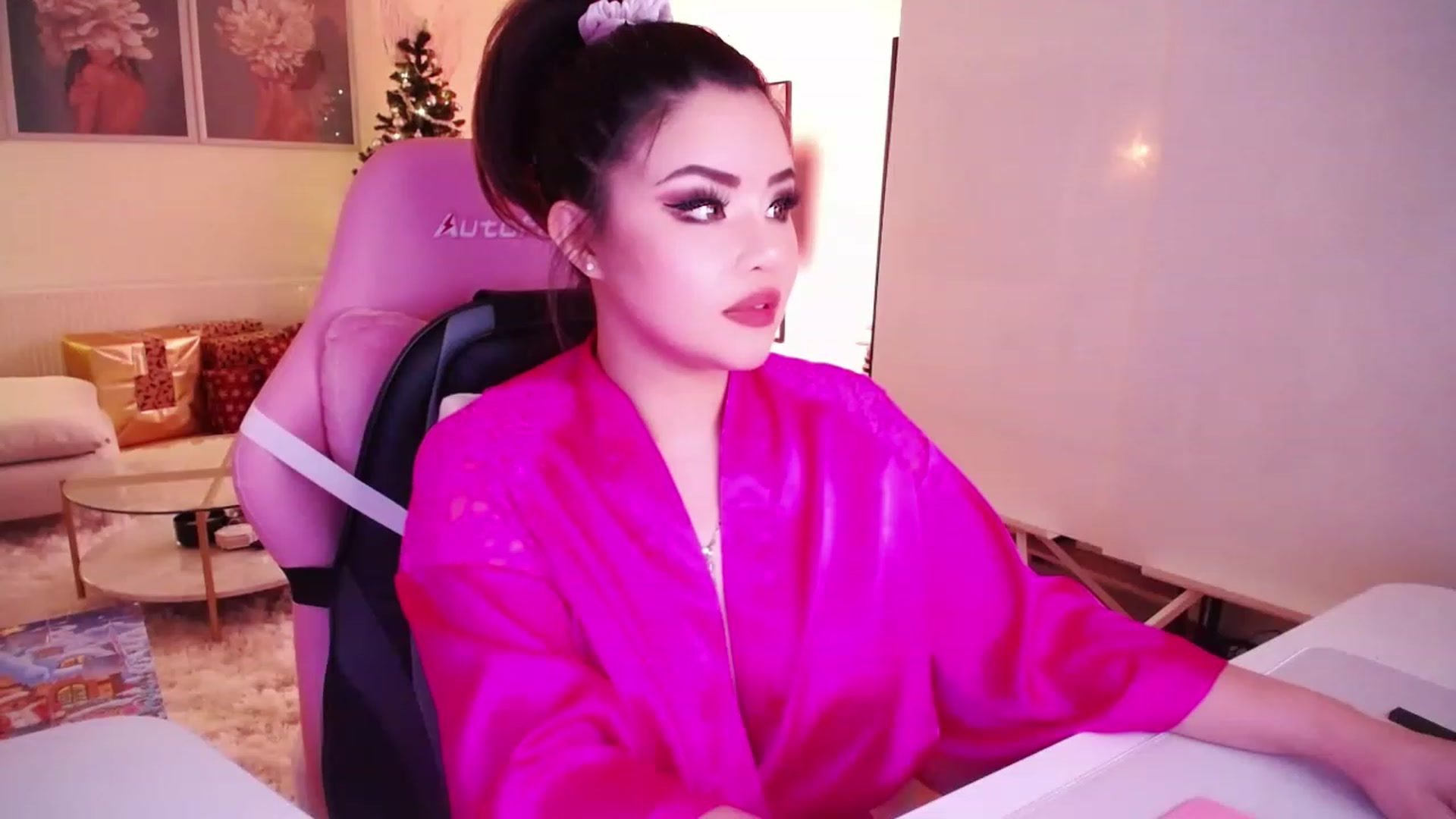 Gallery image thumbnail from SwtSunny's myfreecams stream on, 12/06/2022, 03:15 image 7 of 20