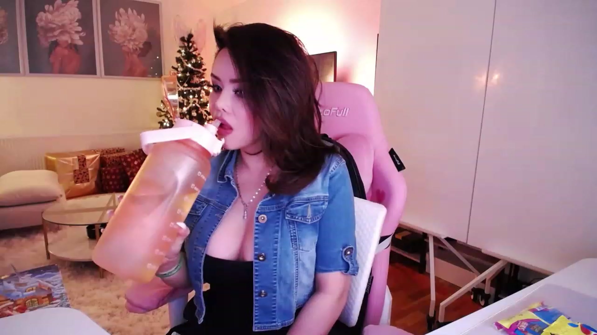 Gallery image thumbnail from SwtSunny's myfreecams stream on, 12/07/2022, 02:11 image 6 of 20