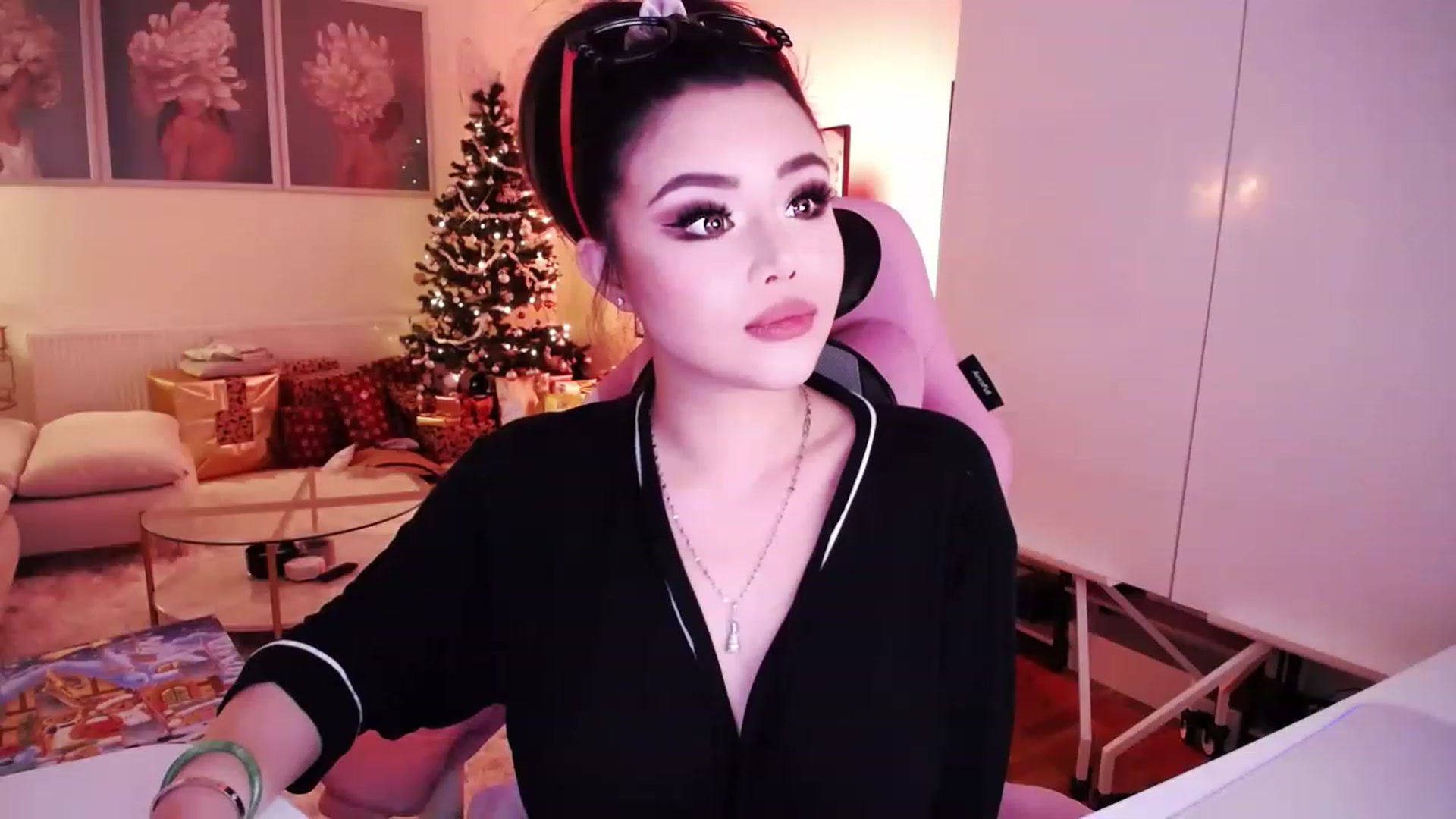 Gallery image thumbnail from SwtSunny's myfreecams stream on, 12/08/2022, 24:02 image 19 of 20