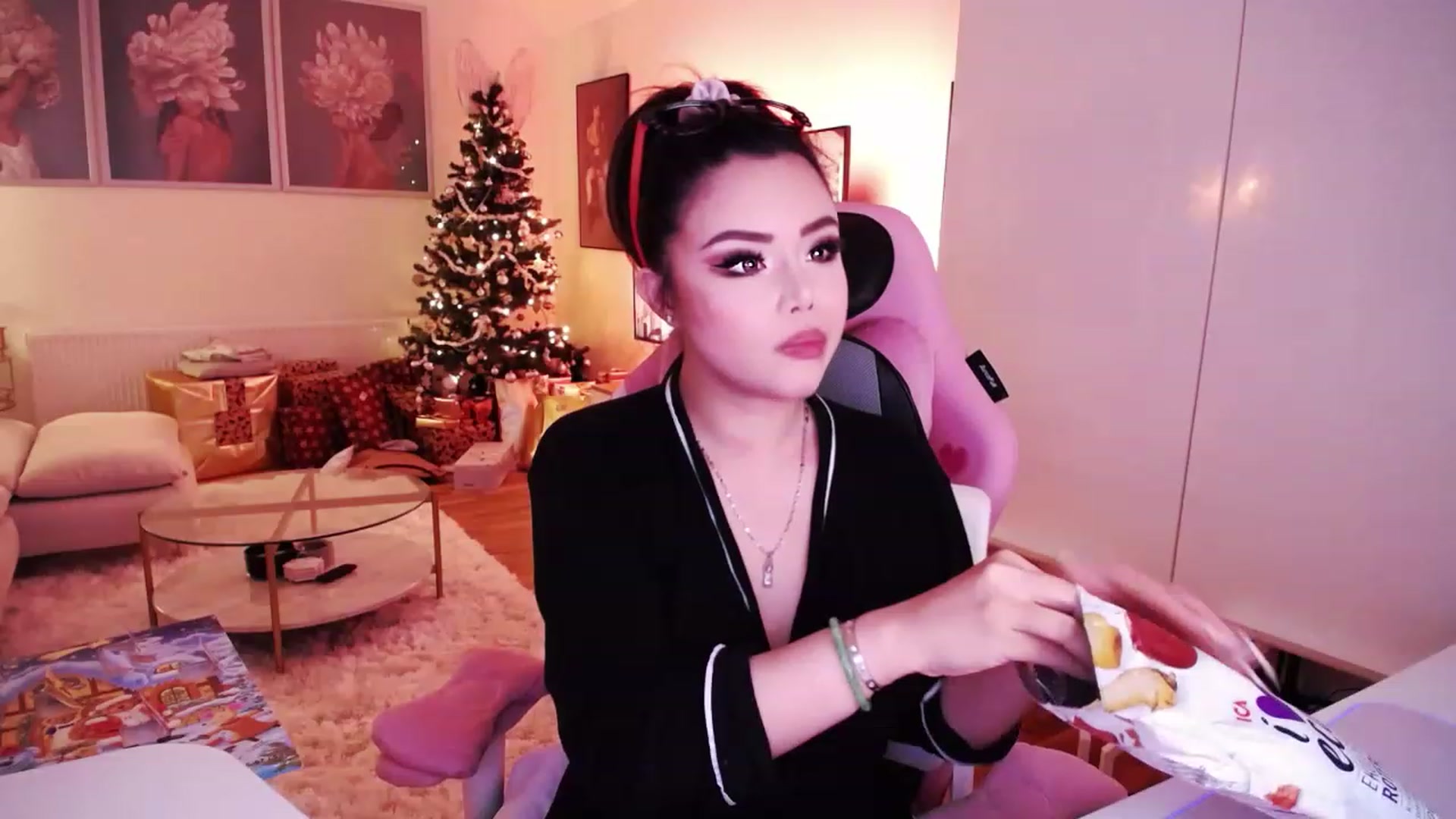 Gallery image thumbnail from SwtSunny's myfreecams stream on, 12/08/2022, 24:02 image 5 of 20
