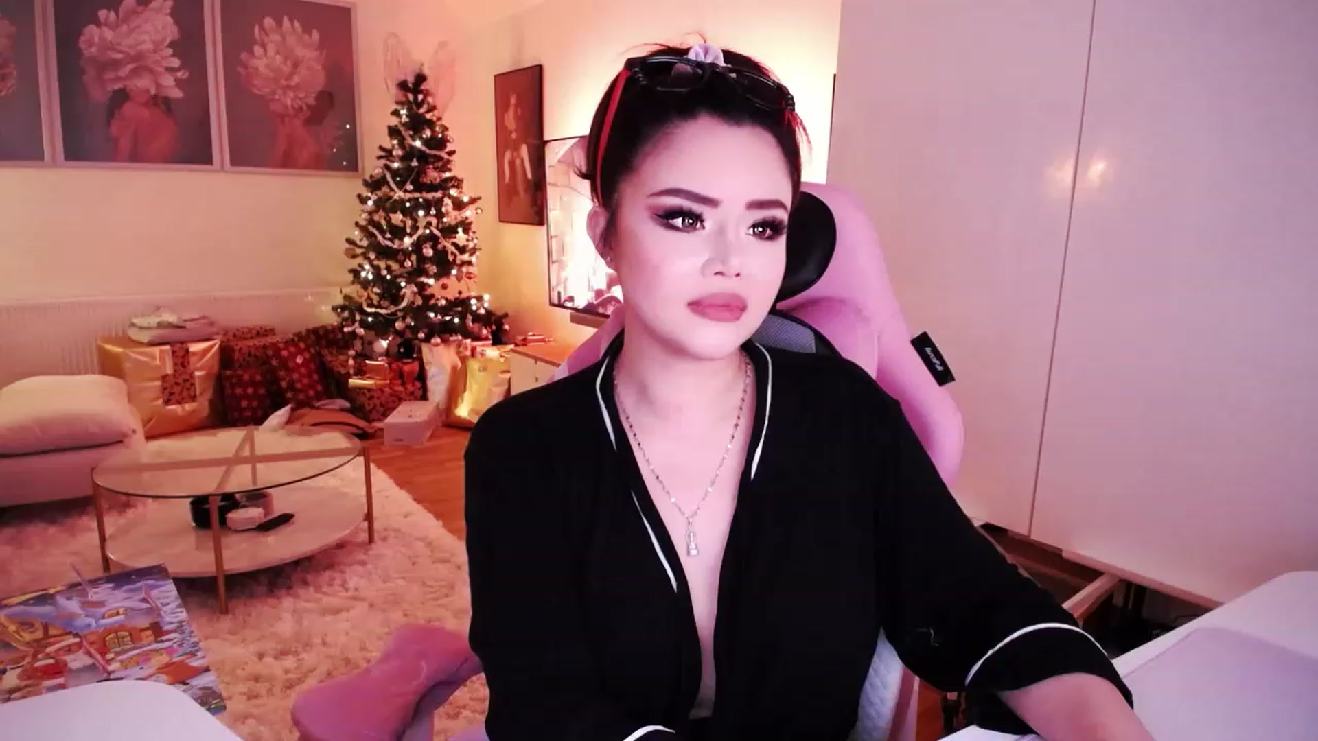 Gallery image thumbnail from SwtSunny's myfreecams stream on, 12/08/2022, 24:02 image 1 of 20