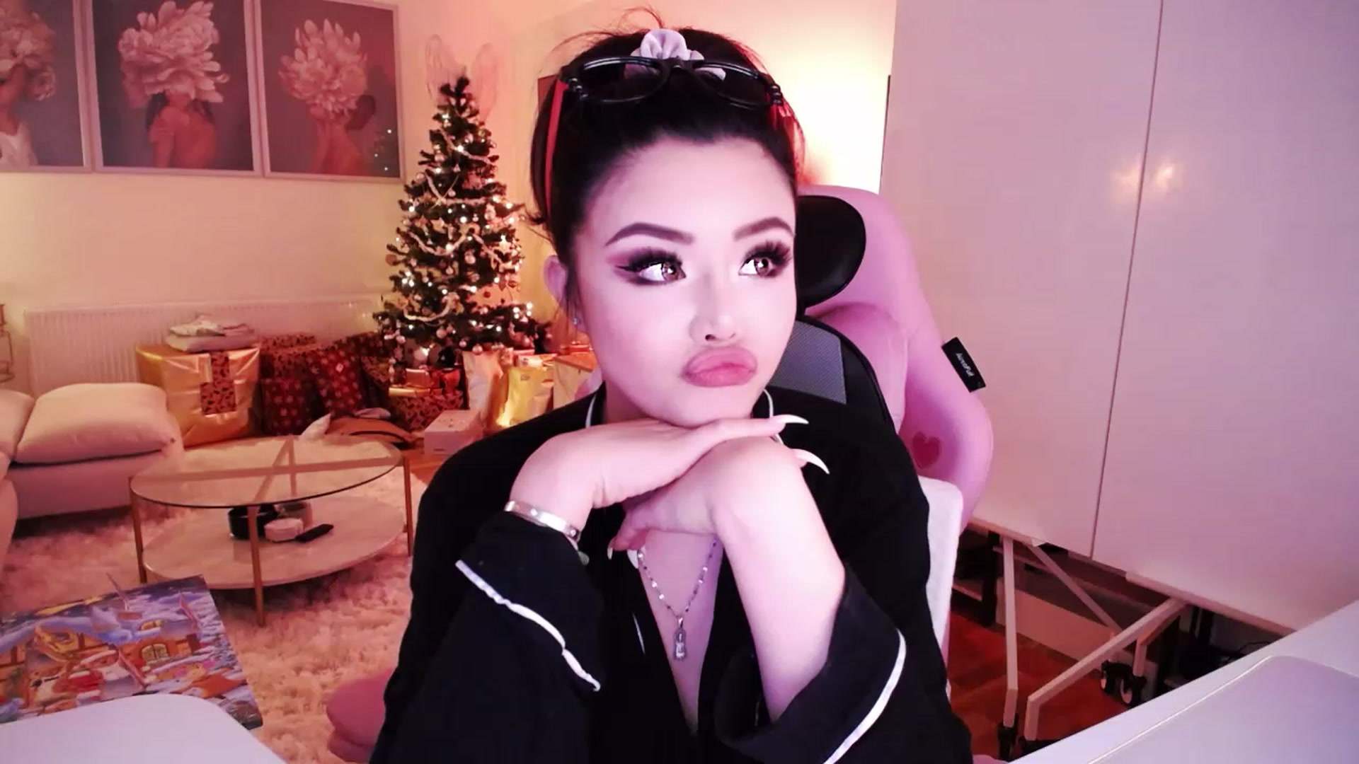 Gallery image thumbnail from SwtSunny's myfreecams stream on, 12/08/2022, 24:02 image 4 of 20
