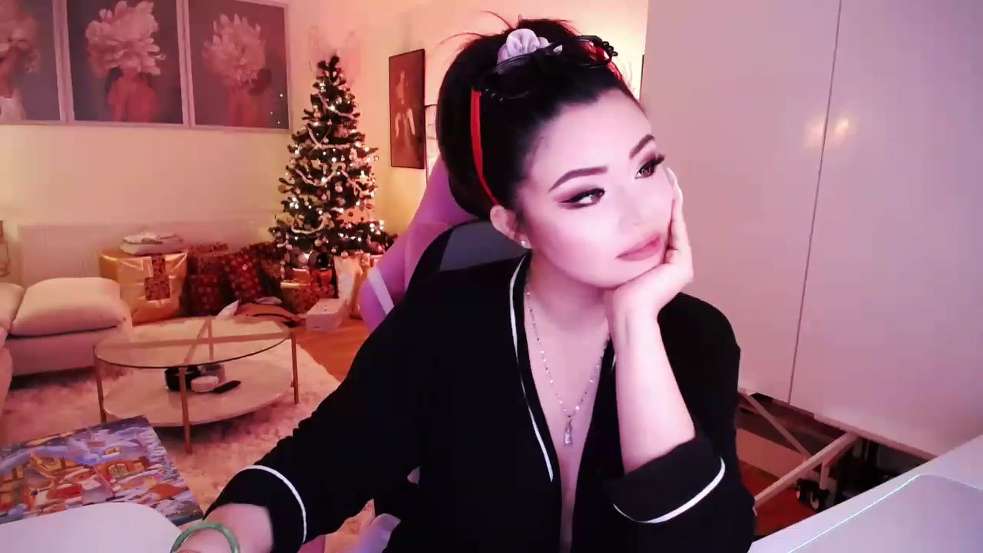 Gallery image thumbnail from SwtSunny's myfreecams stream on, 12/08/2022, 24:02 image 13 of 20