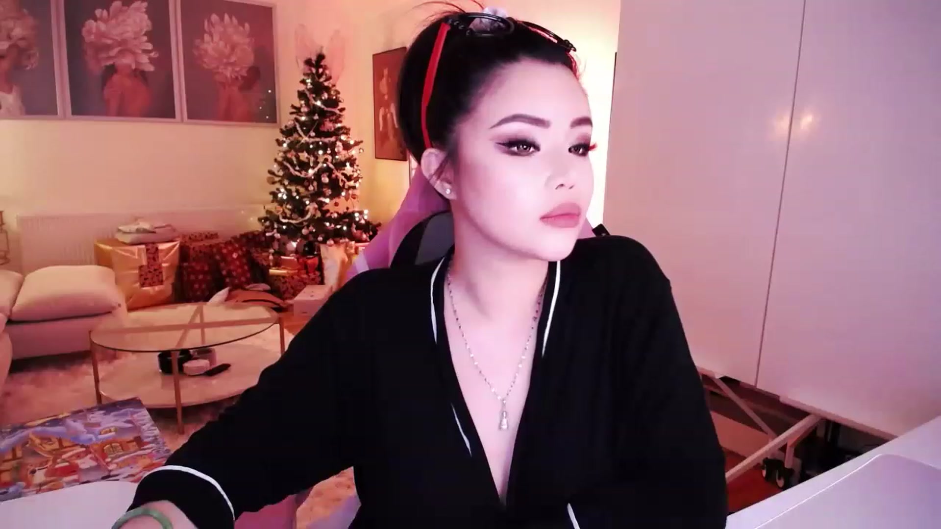 Gallery image thumbnail from SwtSunny's myfreecams stream on, 12/08/2022, 24:02 image 16 of 20