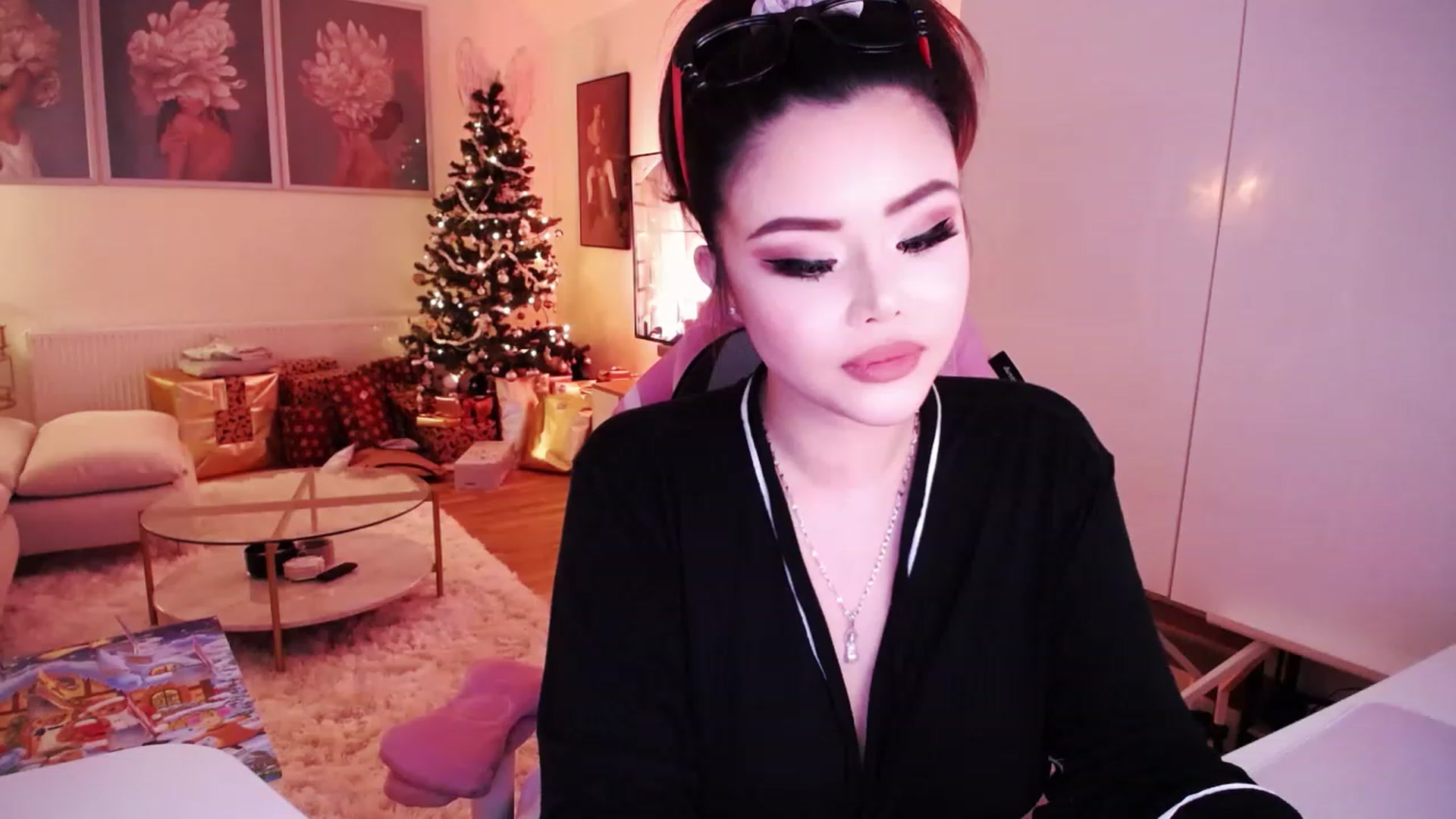 Gallery image thumbnail from SwtSunny's myfreecams stream on, 12/08/2022, 24:02 image 2 of 20
