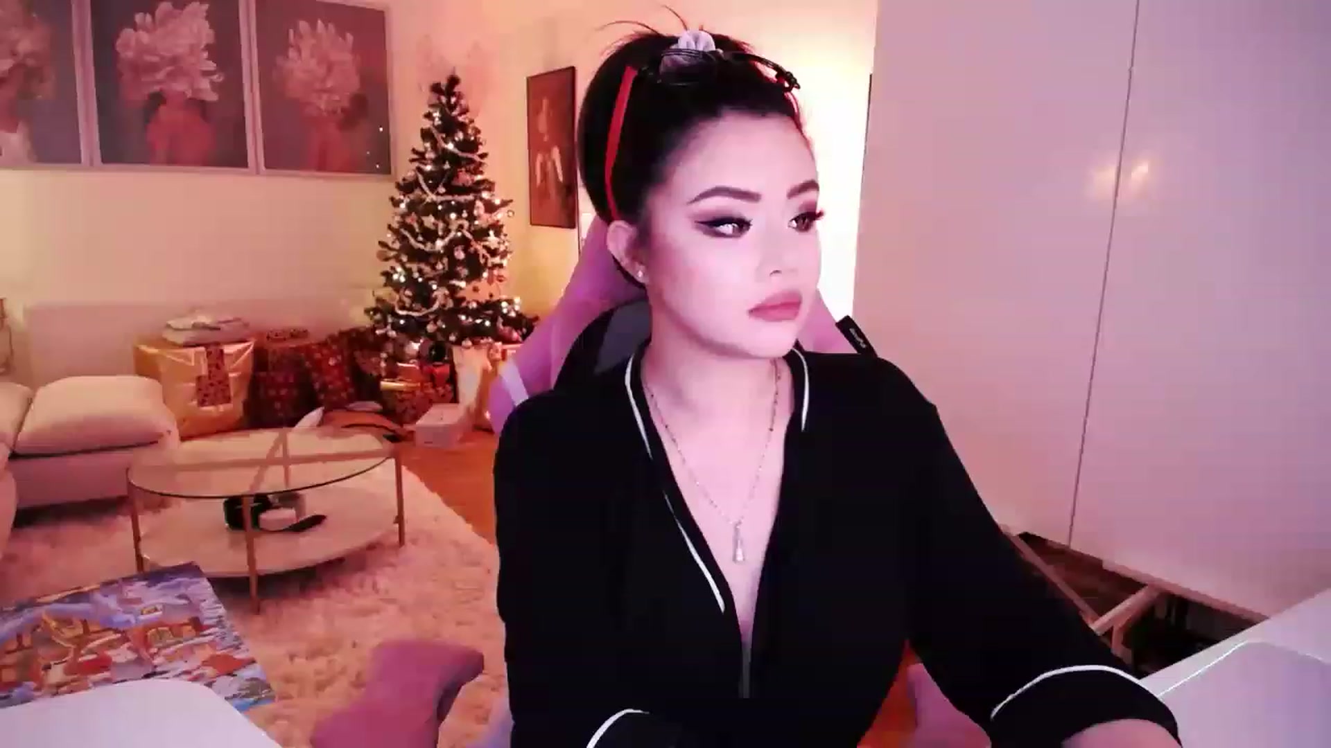 Gallery image thumbnail from SwtSunny's myfreecams stream on, 12/08/2022, 24:02 image 10 of 20