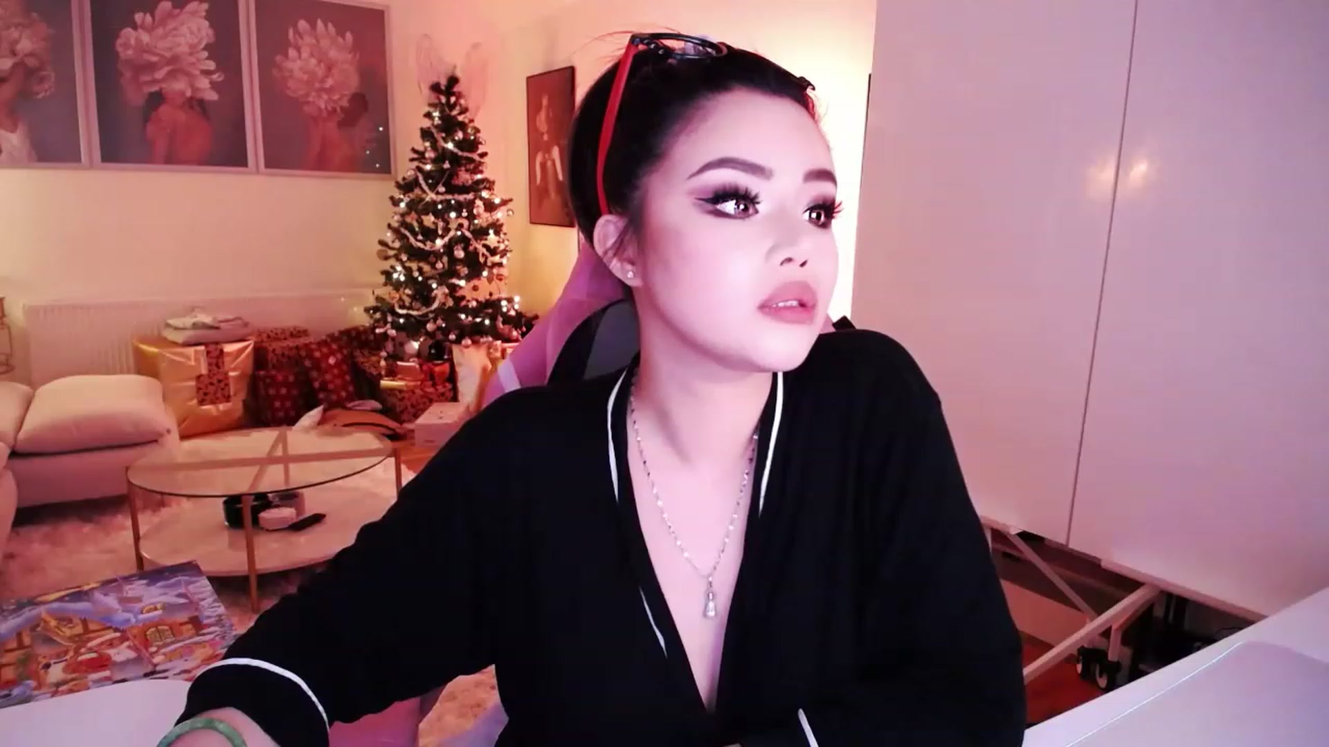 Gallery image thumbnail from SwtSunny's myfreecams stream on, 12/08/2022, 04:15 image 3 of 20