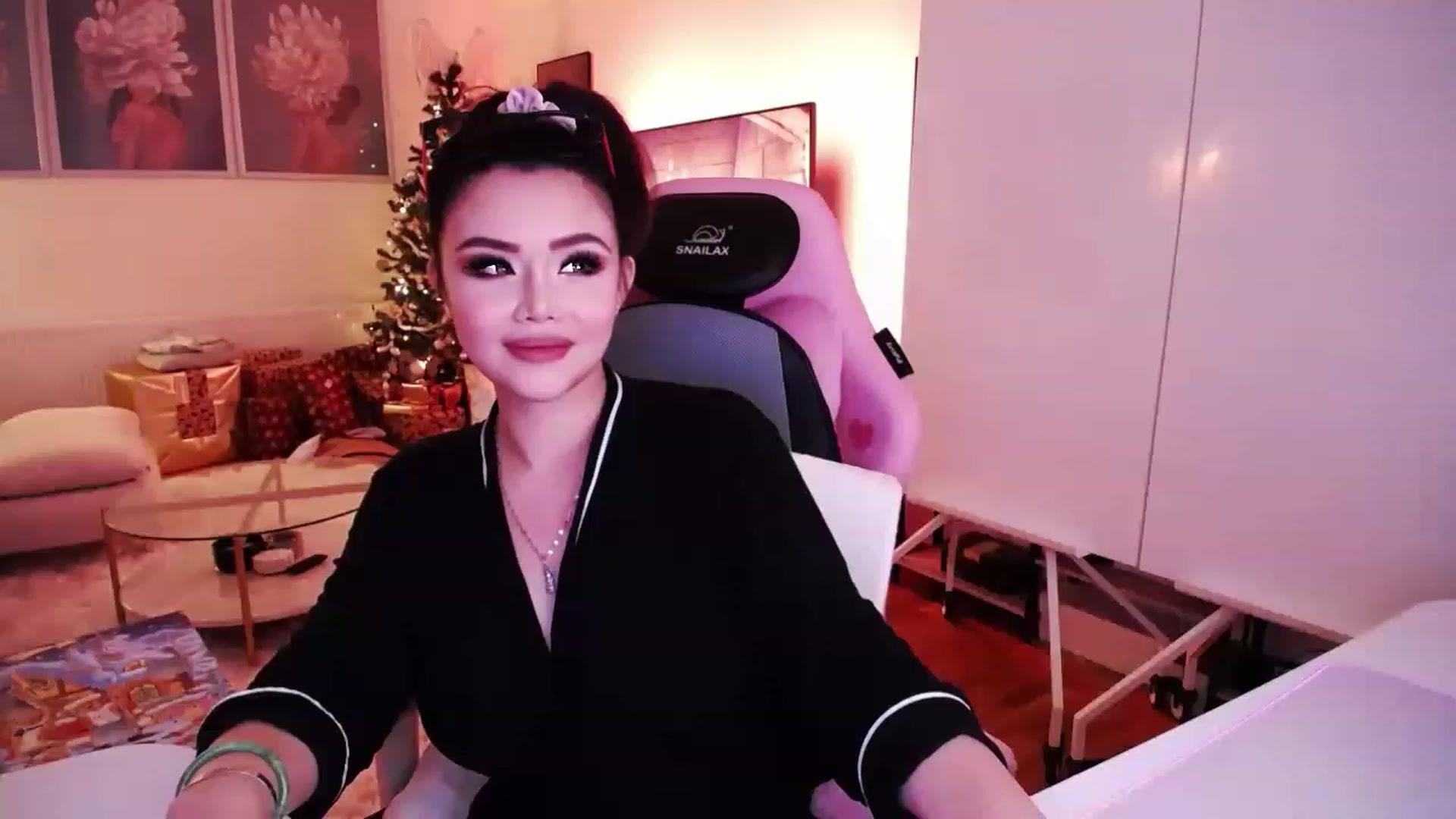 Gallery image thumbnail from SwtSunny's myfreecams stream on, 12/08/2022, 04:15 image 9 of 20