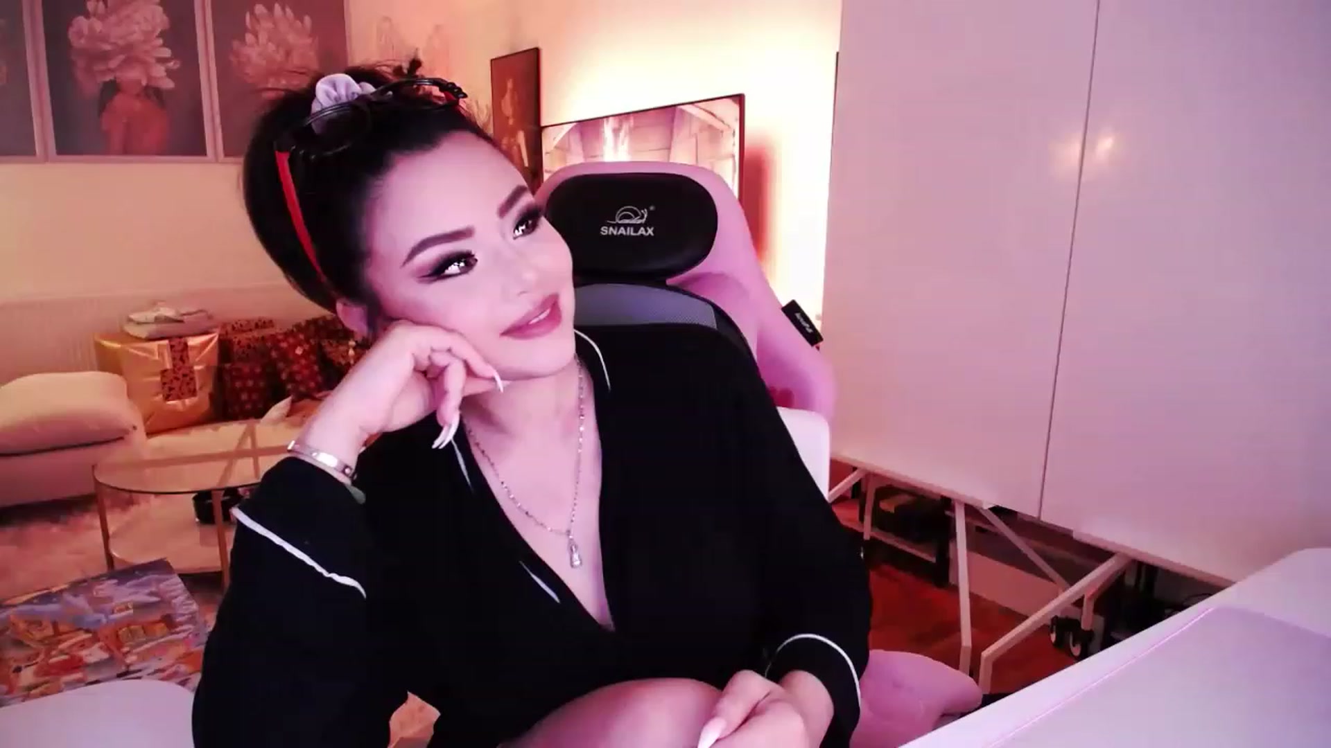 Gallery image thumbnail from SwtSunny's myfreecams stream on, 12/08/2022, 04:15 image 7 of 20