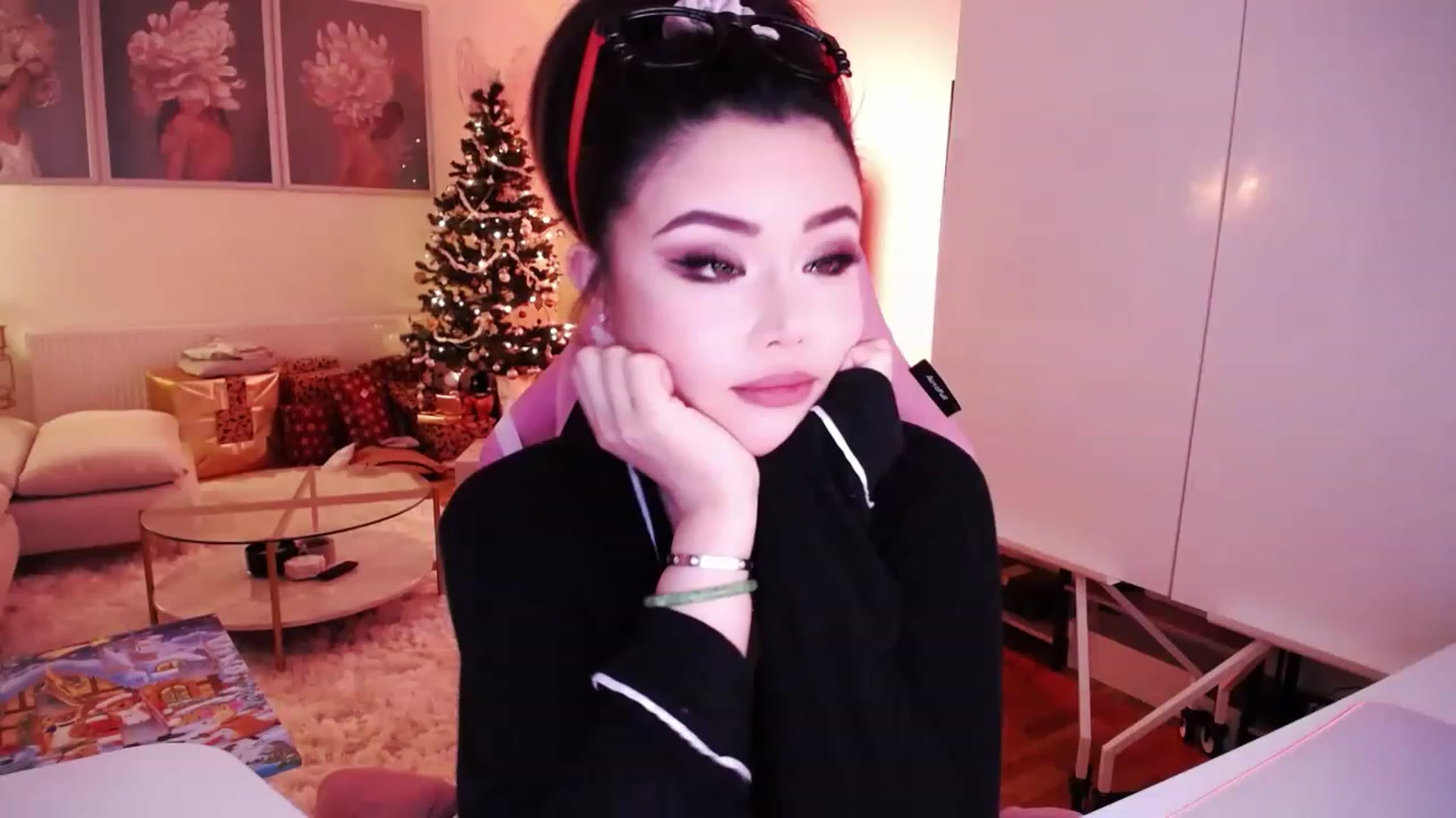 Gallery image thumbnail from SwtSunny's myfreecams stream on, 12/08/2022, 04:15 image 4 of 20