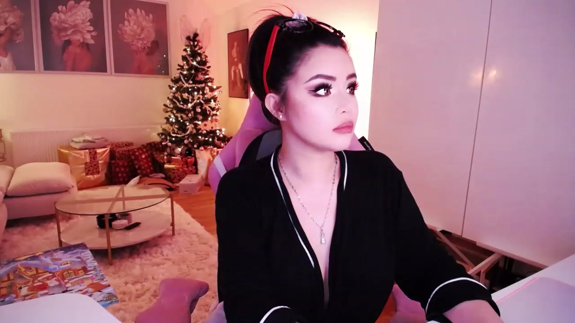 Gallery image thumbnail from SwtSunny's myfreecams stream on, 12/08/2022, 04:15 image 2 of 20