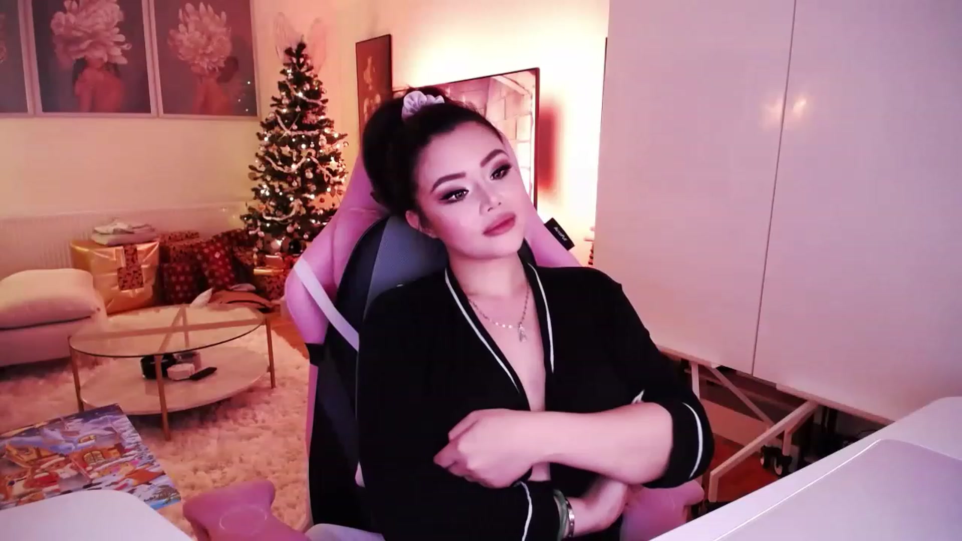 Gallery image thumbnail from SwtSunny's myfreecams stream on, 12/08/2022, 04:15 image 12 of 20