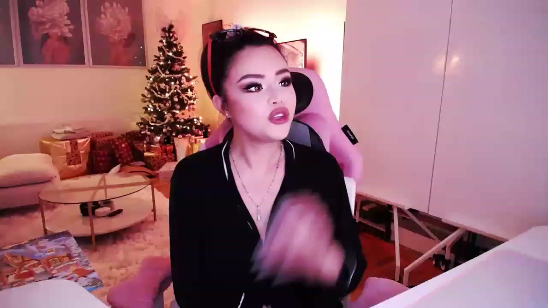 Gallery image thumbnail from SwtSunny's myfreecams stream on, 12/08/2022, 04:15 image 6 of 20