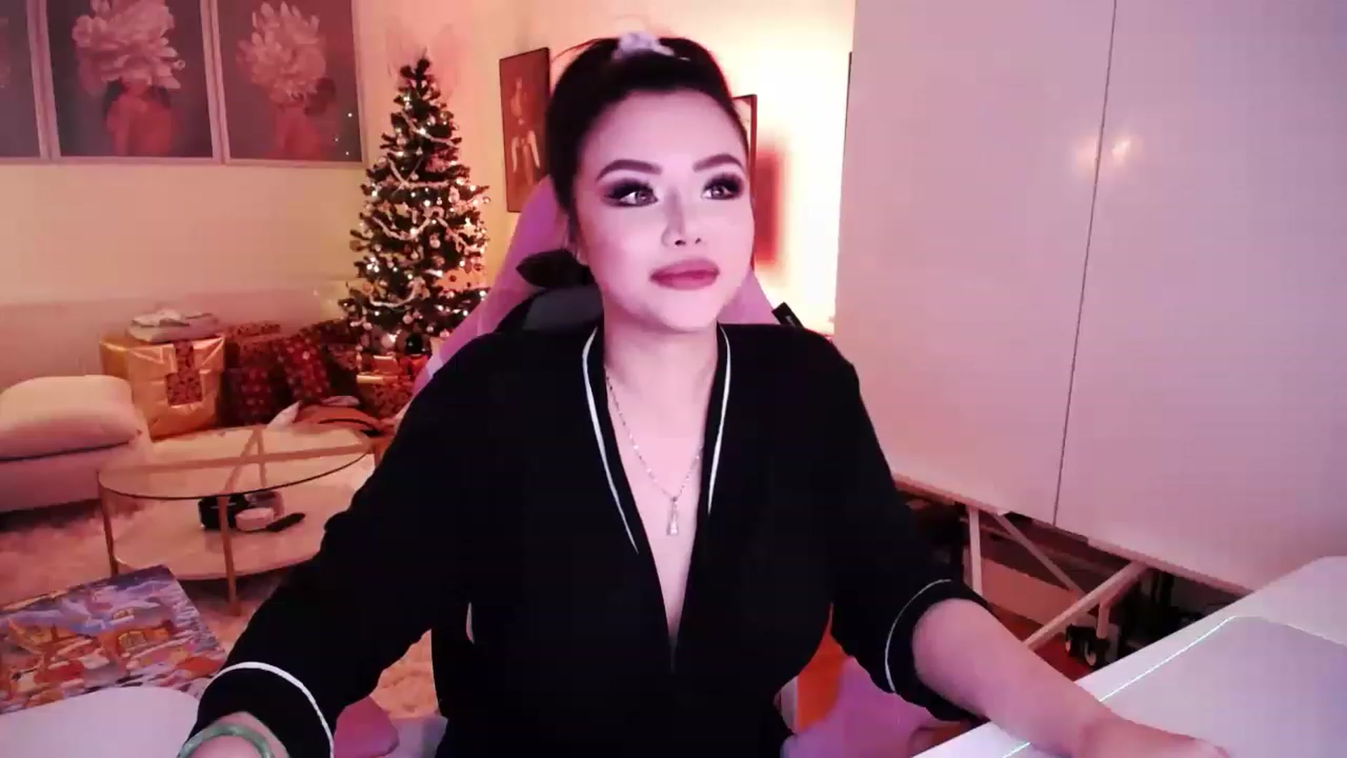 Gallery image thumbnail from SwtSunny's myfreecams stream on, 12/08/2022, 04:15 image 13 of 20