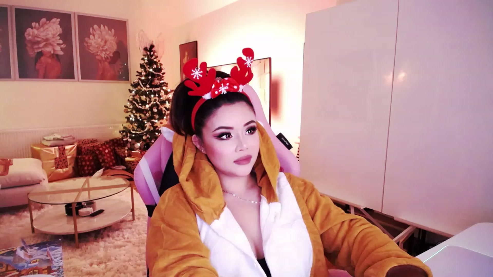 Gallery image thumbnail from SwtSunny's myfreecams stream on, 12/09/2022, 24:18 image 20 of 20