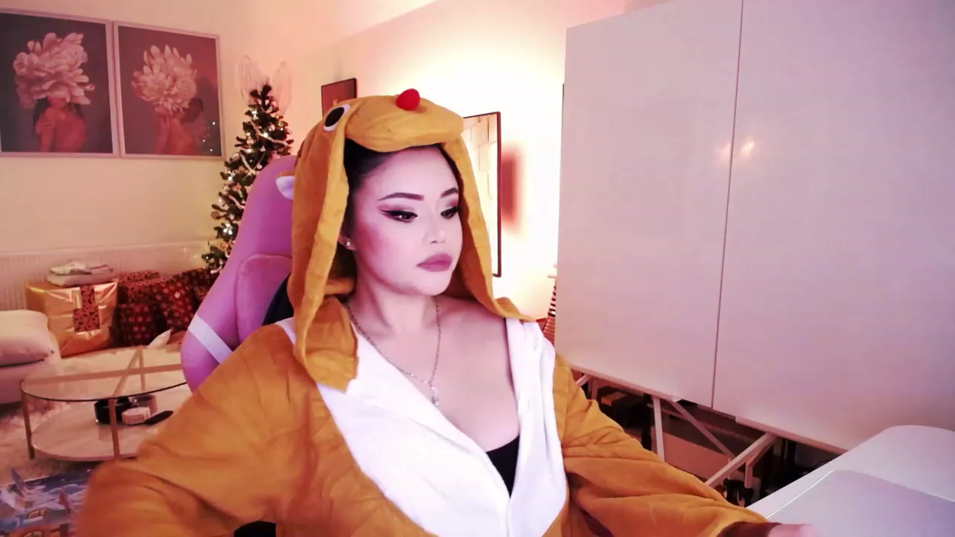 Gallery image thumbnail from SwtSunny's myfreecams stream on, 12/09/2022, 24:18 image 4 of 20