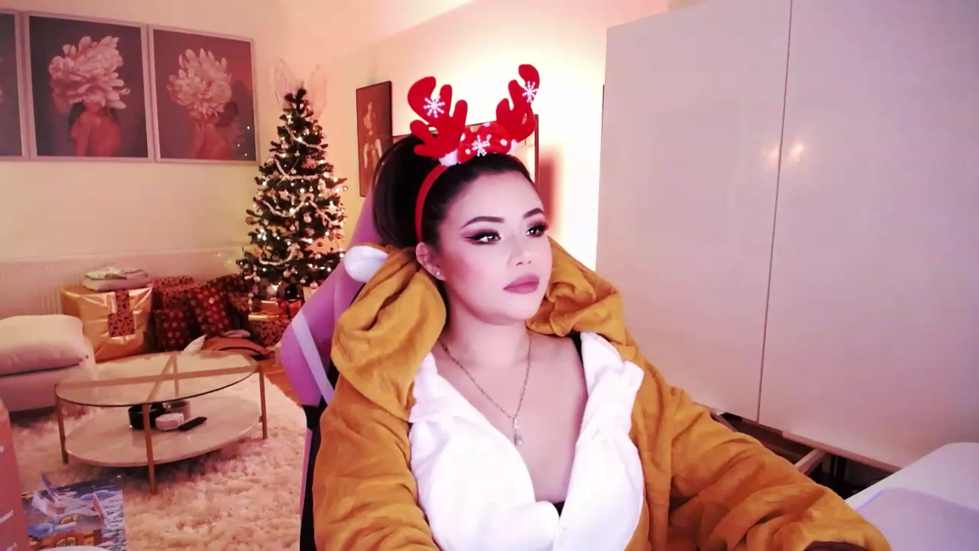 Gallery image thumbnail from SwtSunny's myfreecams stream on, 12/09/2022, 24:18 image 19 of 20