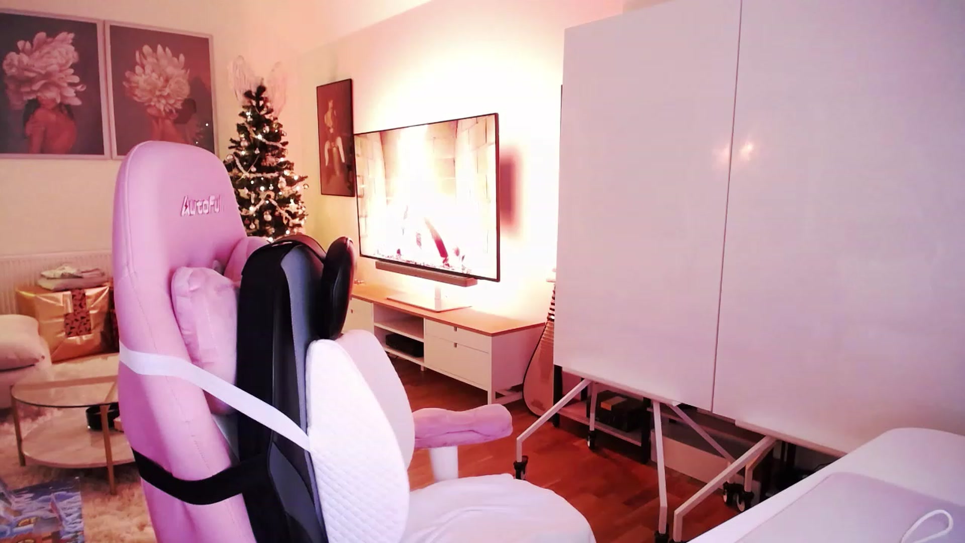 Gallery image thumbnail from SwtSunny's myfreecams stream on, 12/09/2022, 24:18 image 17 of 20