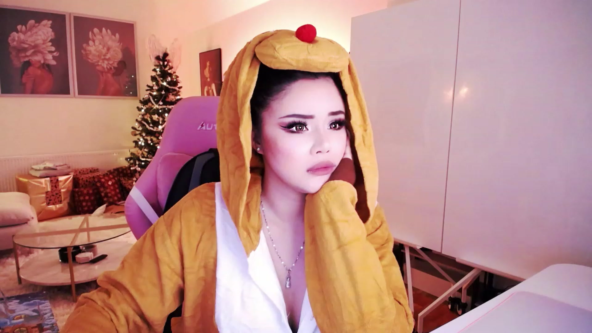 Gallery image thumbnail from SwtSunny's myfreecams stream on, 12/09/2022, 24:18 image 1 of 20