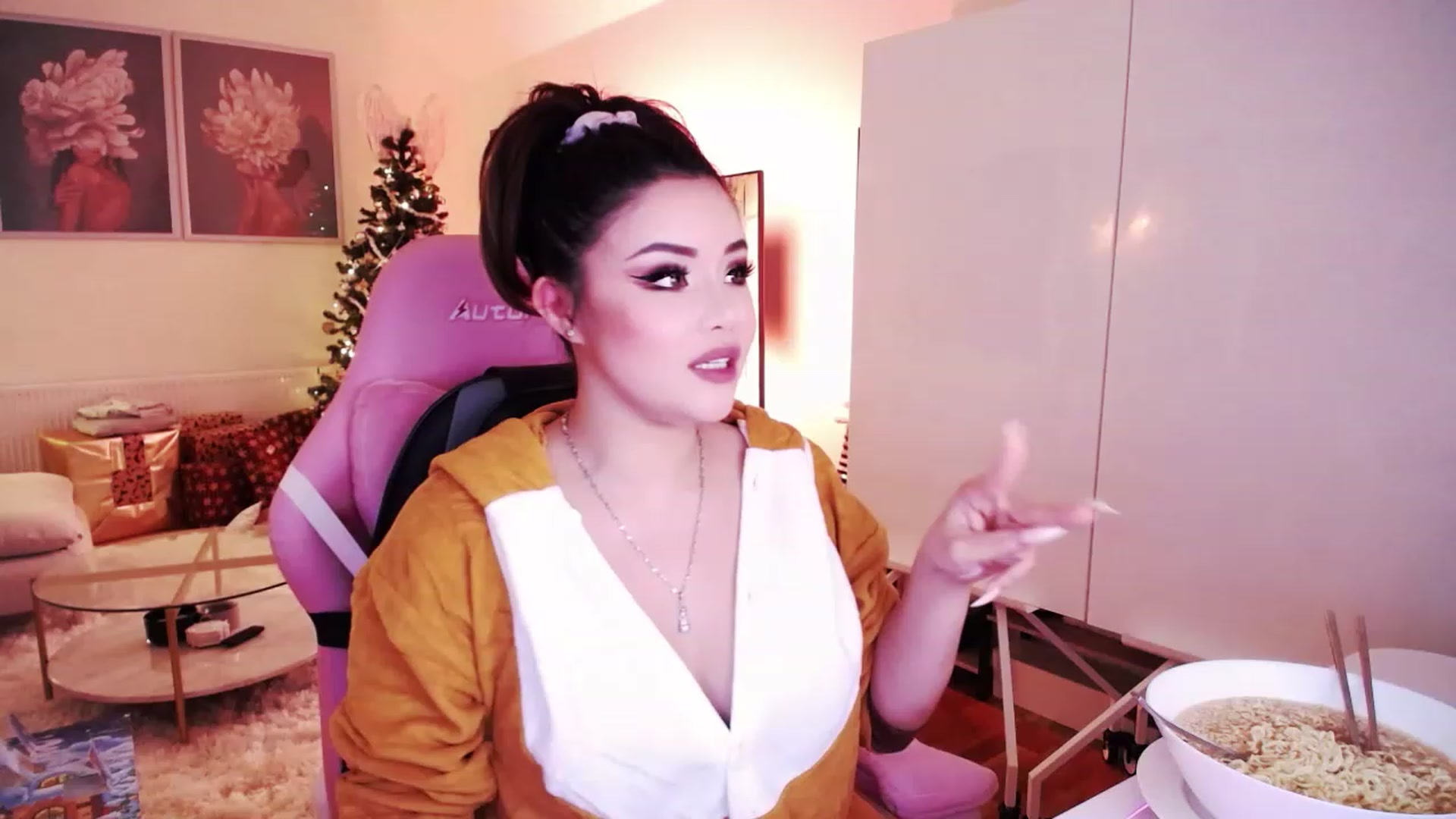 Gallery image thumbnail from SwtSunny's myfreecams stream on, 12/09/2022, 24:18 image 7 of 20