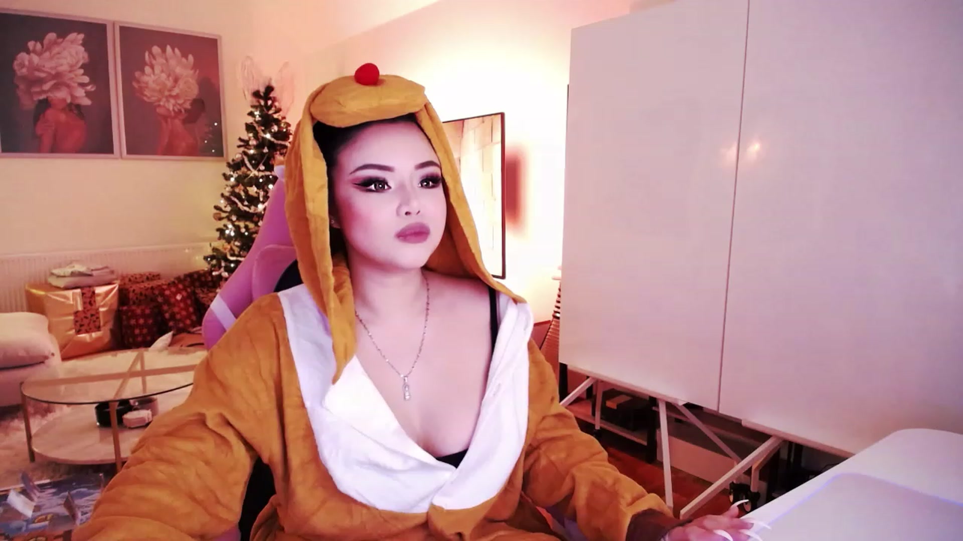 Gallery image thumbnail from SwtSunny's myfreecams stream on, 12/09/2022, 24:18 image 3 of 20