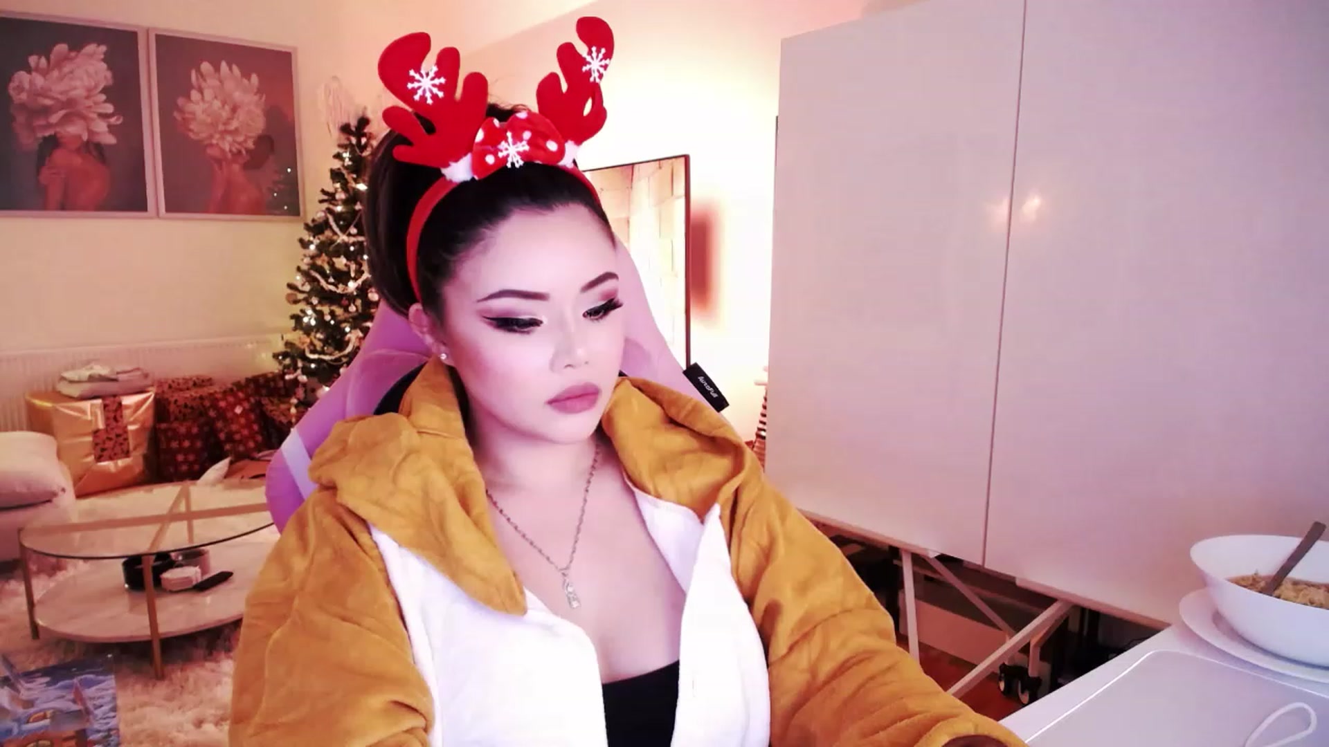 Gallery image thumbnail from SwtSunny's myfreecams stream on, 12/09/2022, 24:18 image 14 of 20