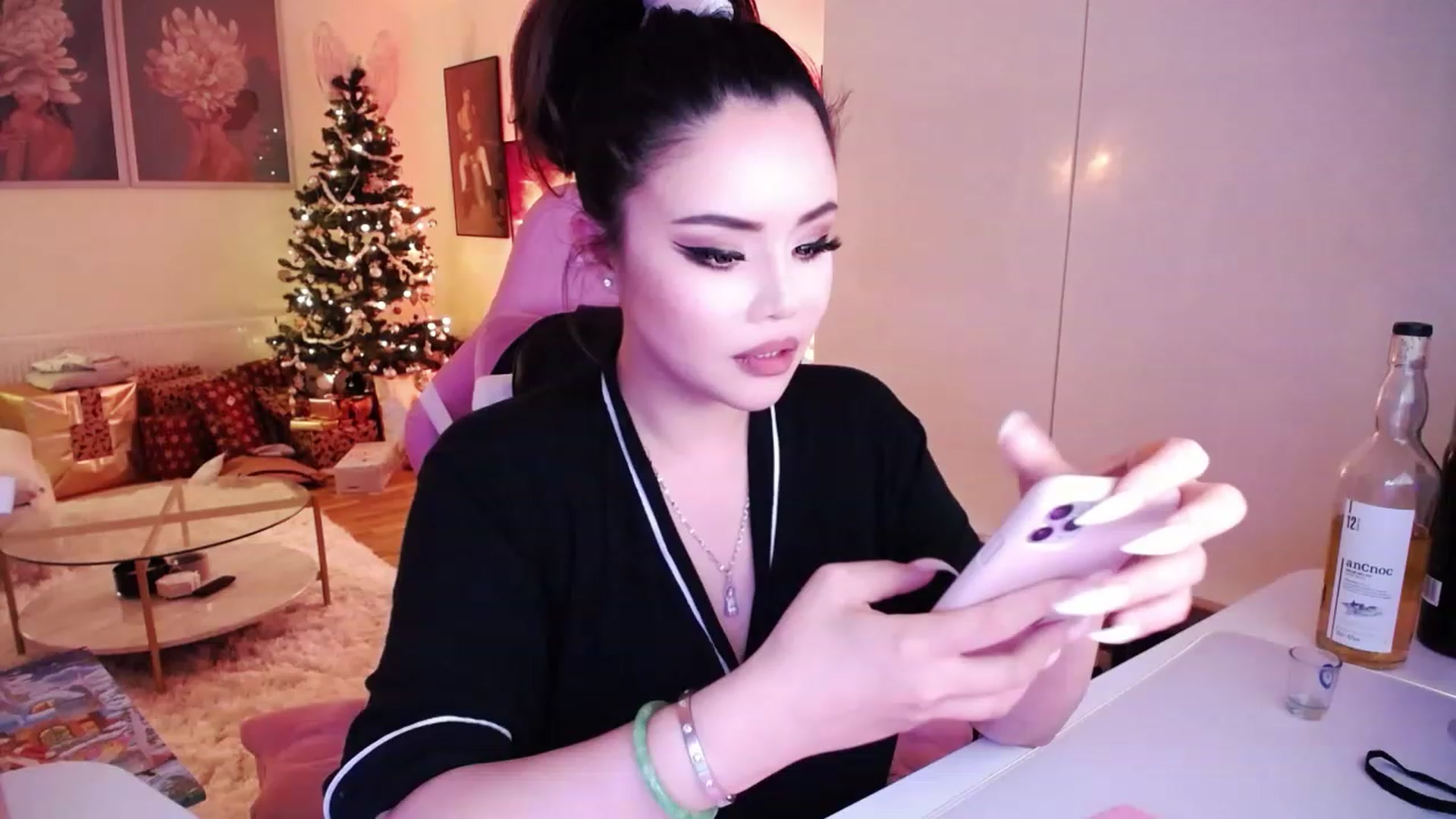 Gallery image thumbnail from SwtSunny's myfreecams stream on, 12/10/2022, 03:16 image 15 of 20