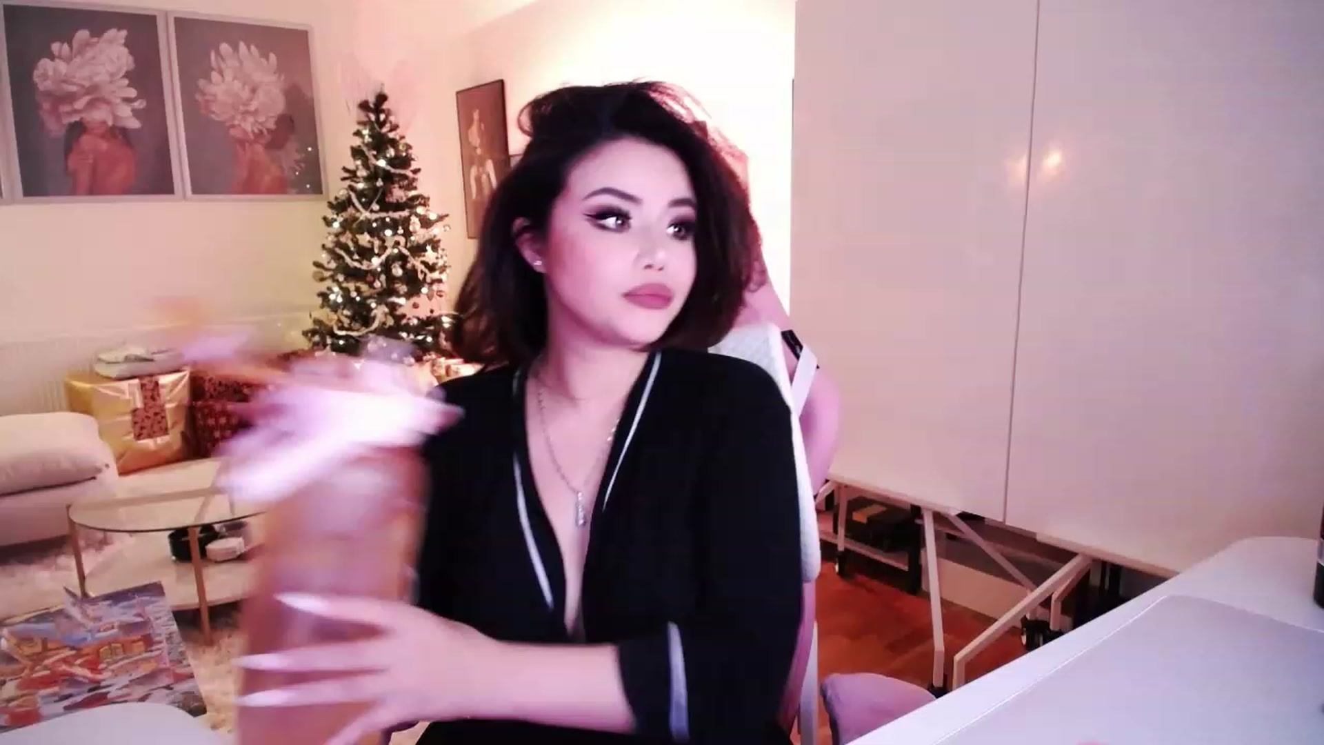 Gallery image thumbnail from SwtSunny's myfreecams stream on, 12/10/2022, 03:16 image 5 of 20