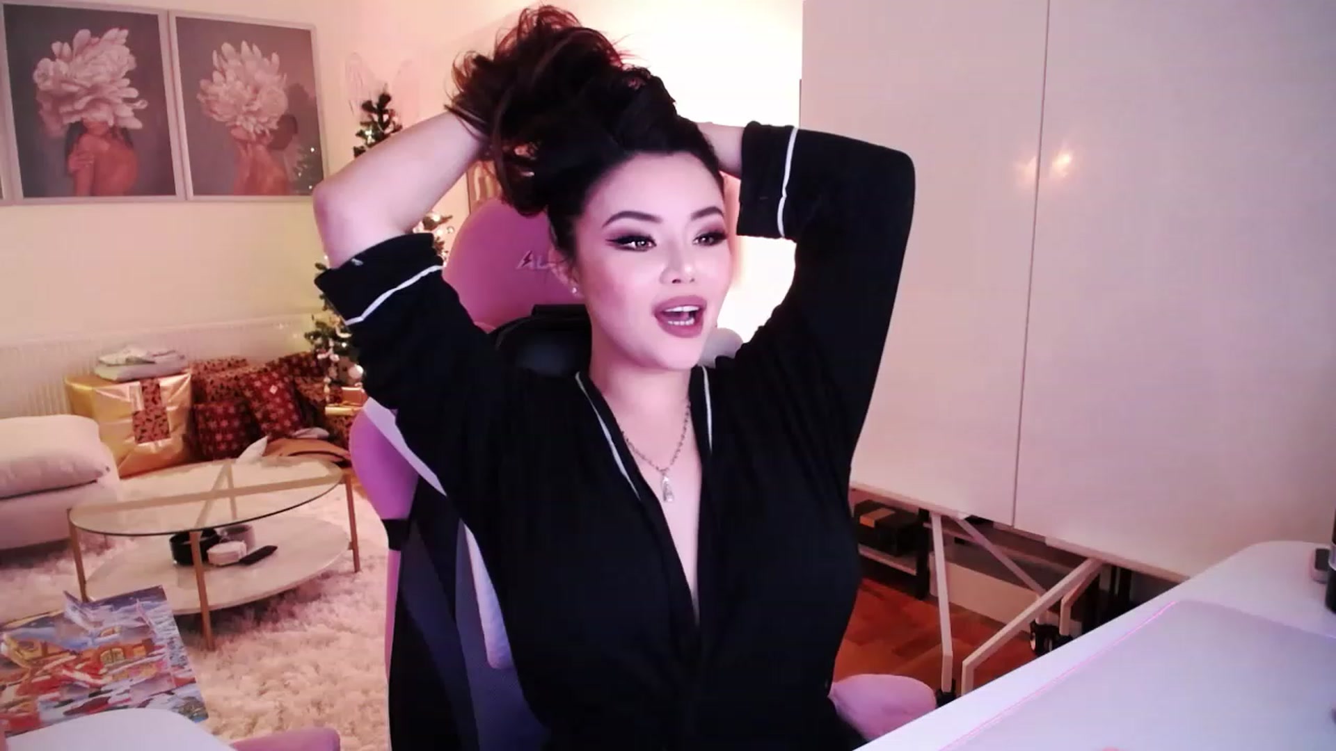 Gallery image thumbnail from SwtSunny's myfreecams stream on, 12/10/2022, 03:16 image 2 of 20