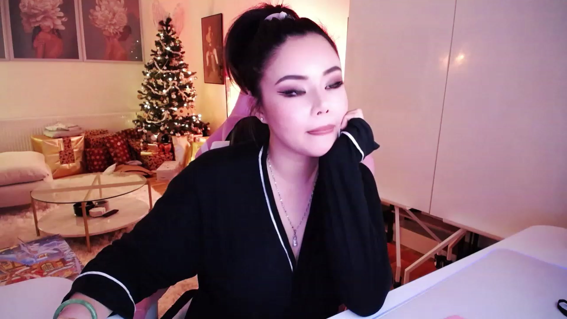 Gallery image thumbnail from SwtSunny's myfreecams stream on, 12/10/2022, 03:16 image 18 of 20